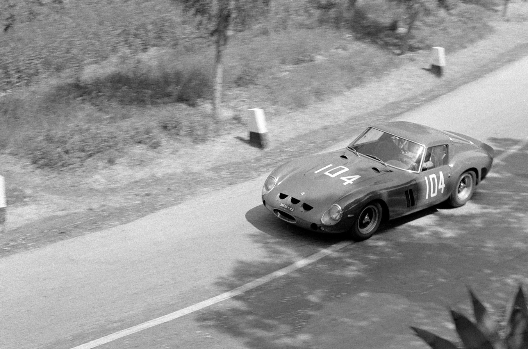 Второй владелец этой машины Джанни Булгари, глава одноимённой ювелирной компании, на трассе дорожной гонки Targa Florio 1963 года (1 место в классе, 4 место в абсолютном зачёте)