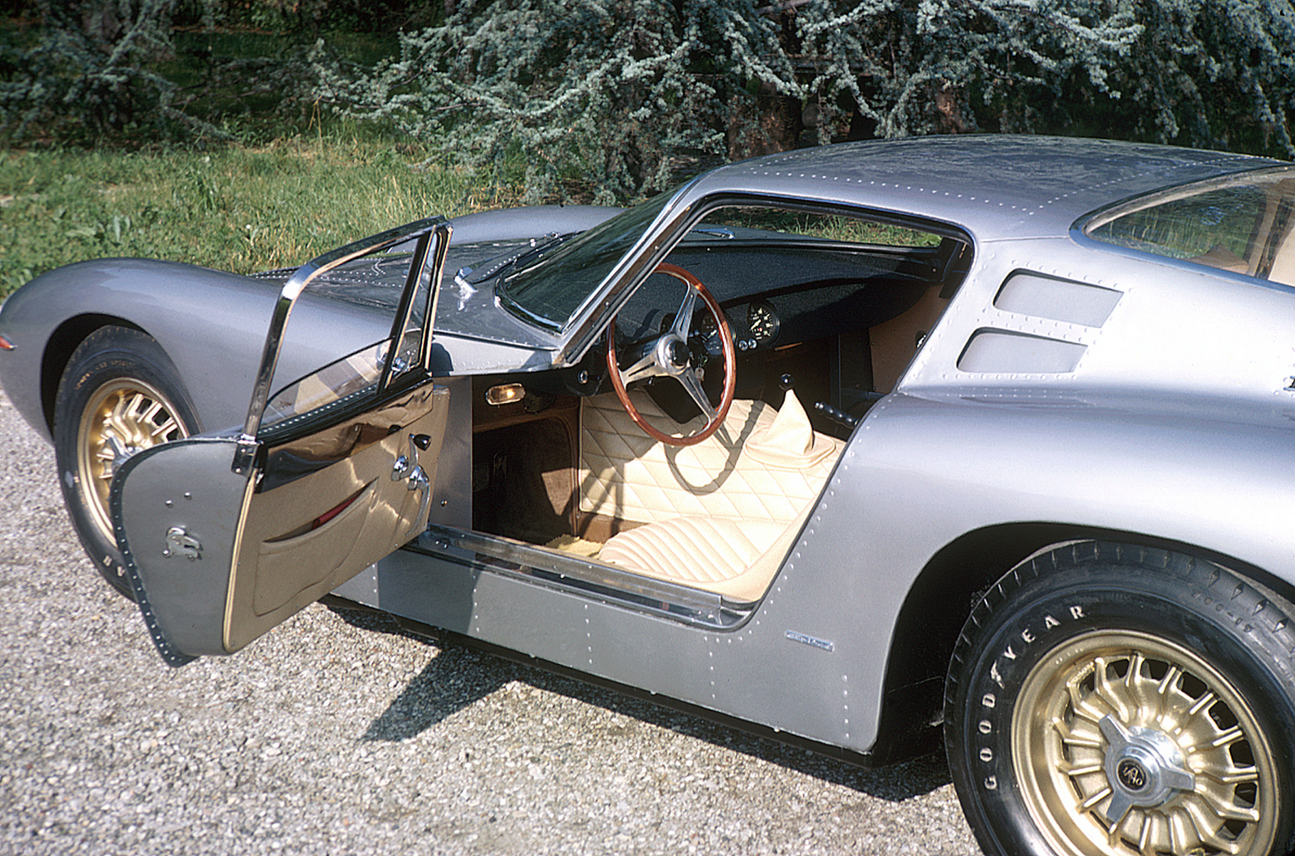 Версия A3/C задумывалась как гоночная — литера C означала «Corsa», «гонка». Тем не менее, машину можно было заказать и в дорожном исполнении, с хорошо отделанным салоном и нормальными опускными стёклами.