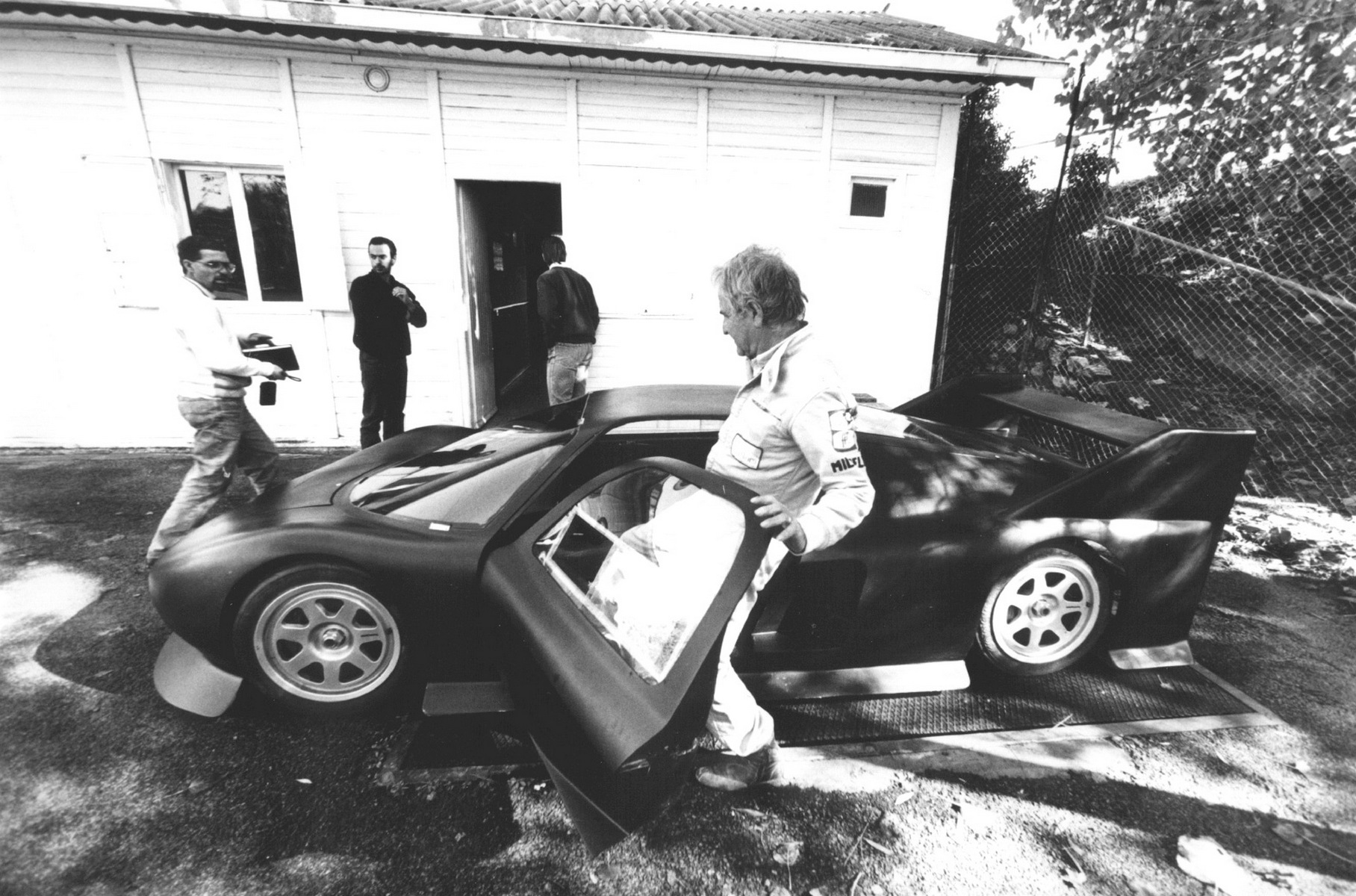 1989 год: Биззаррини лично испытывает среднемоторное купе, которое он сконструировал для фирмы Picchio