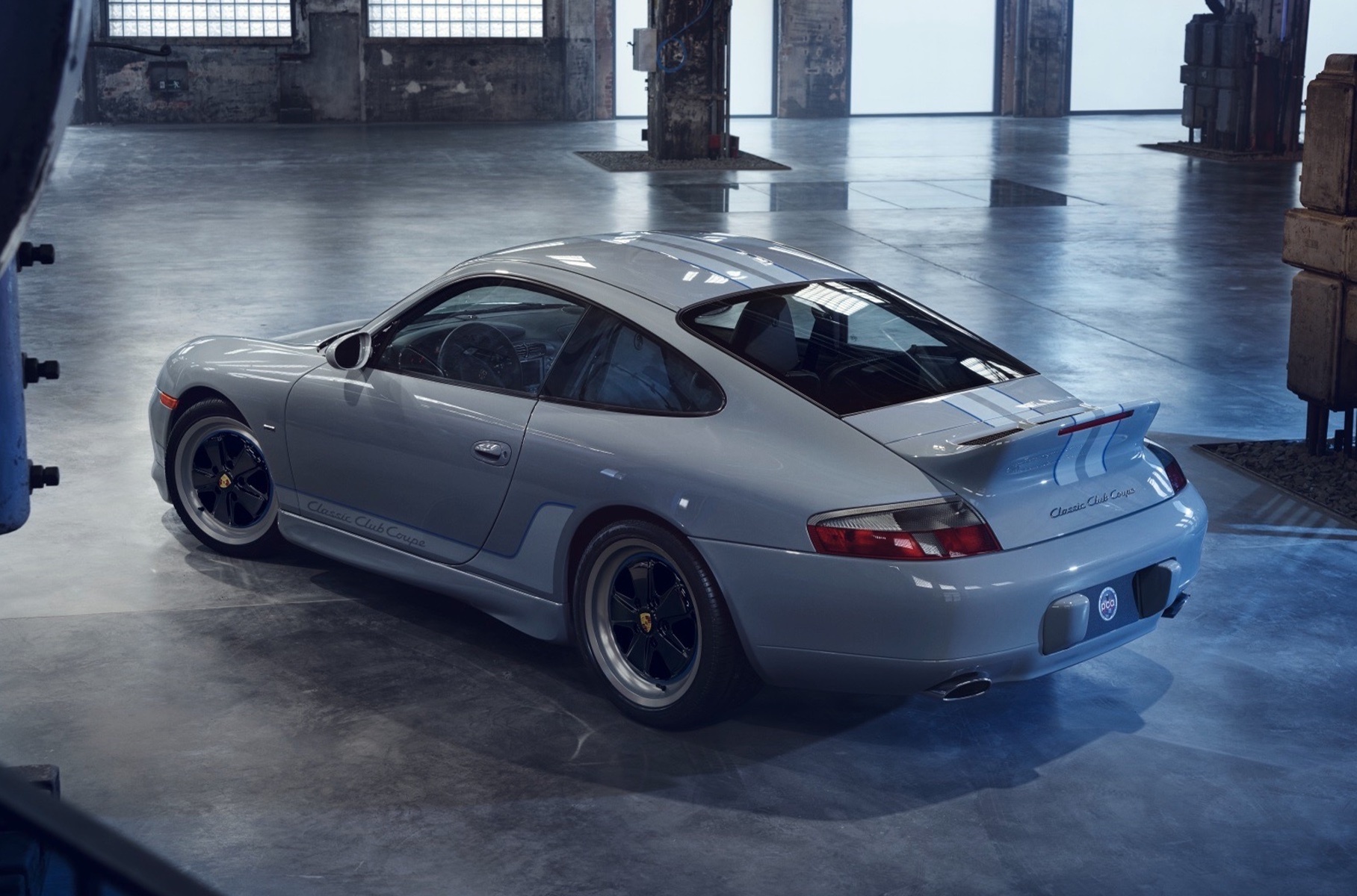 Уникальный Porsche 911 Classic Club Coupe продадут с аукциона