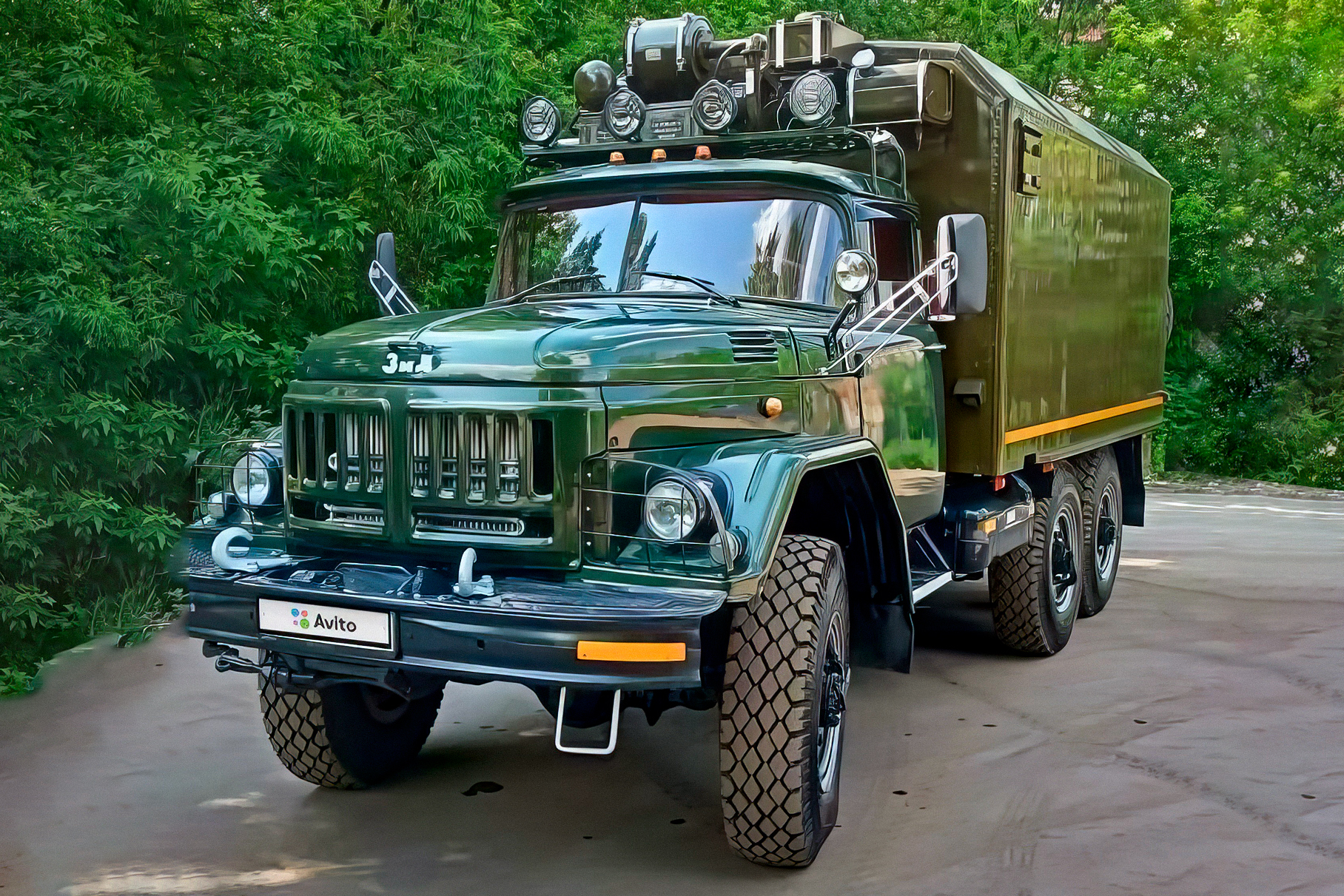 В России за три миллиона рублей продают автодом, созданный на базе грузовика ЗИЛ 131