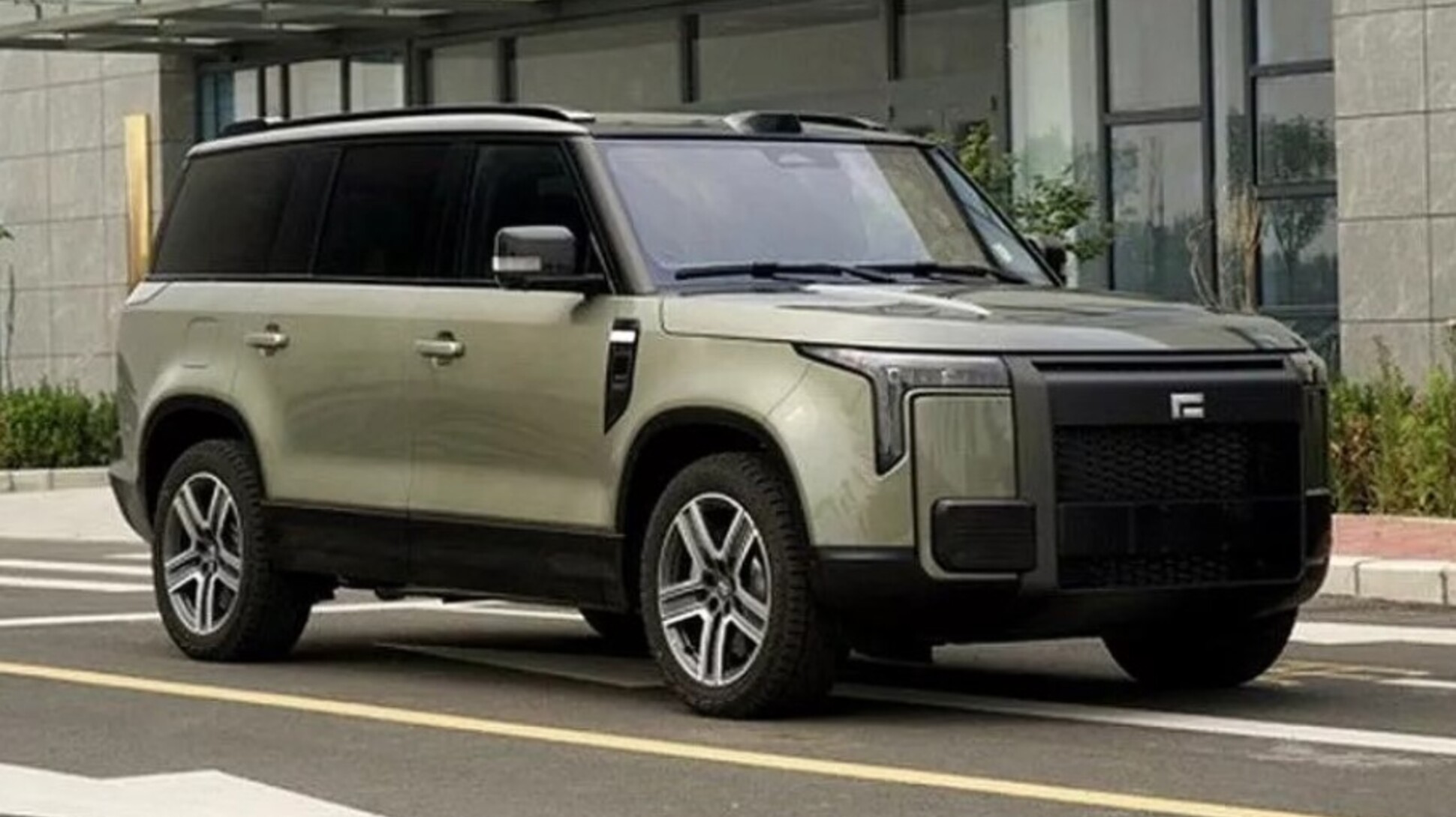 В Китае показали аналог Land Rover Defender — Motor