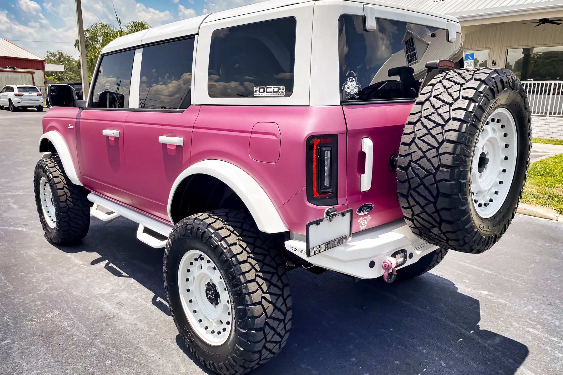 Ford Bronco превратили в гламурный автомобиль для Барби - Рамблер/авто