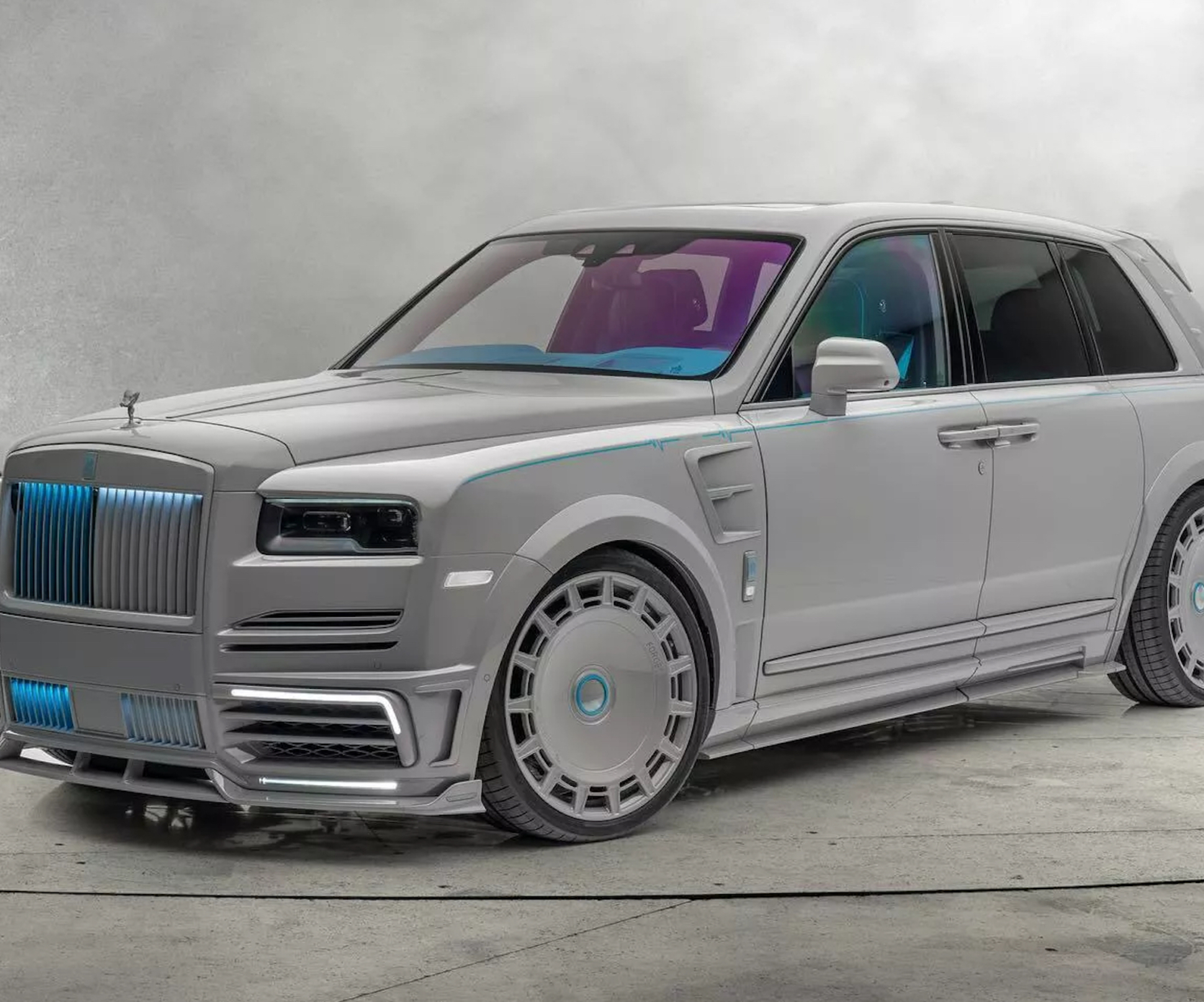 Mansory сделала серо-голубой Rolls-Royce Cullinan — Motor