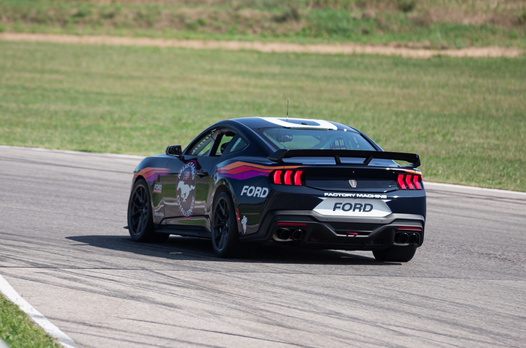 Ford Mustang Dark Horse 2024