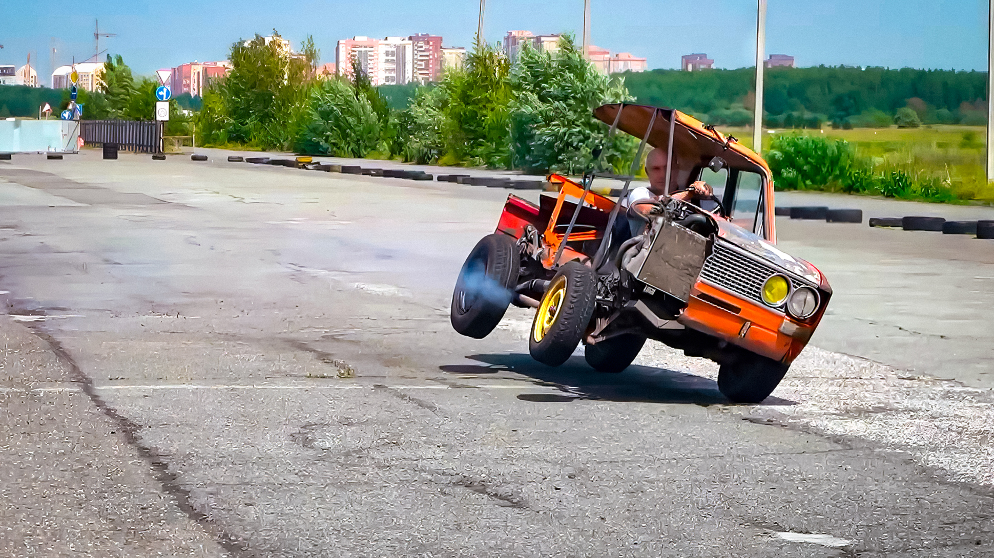 Видео: посмотрите на «арабский» дрифт на половине «Жигулей» — Motor