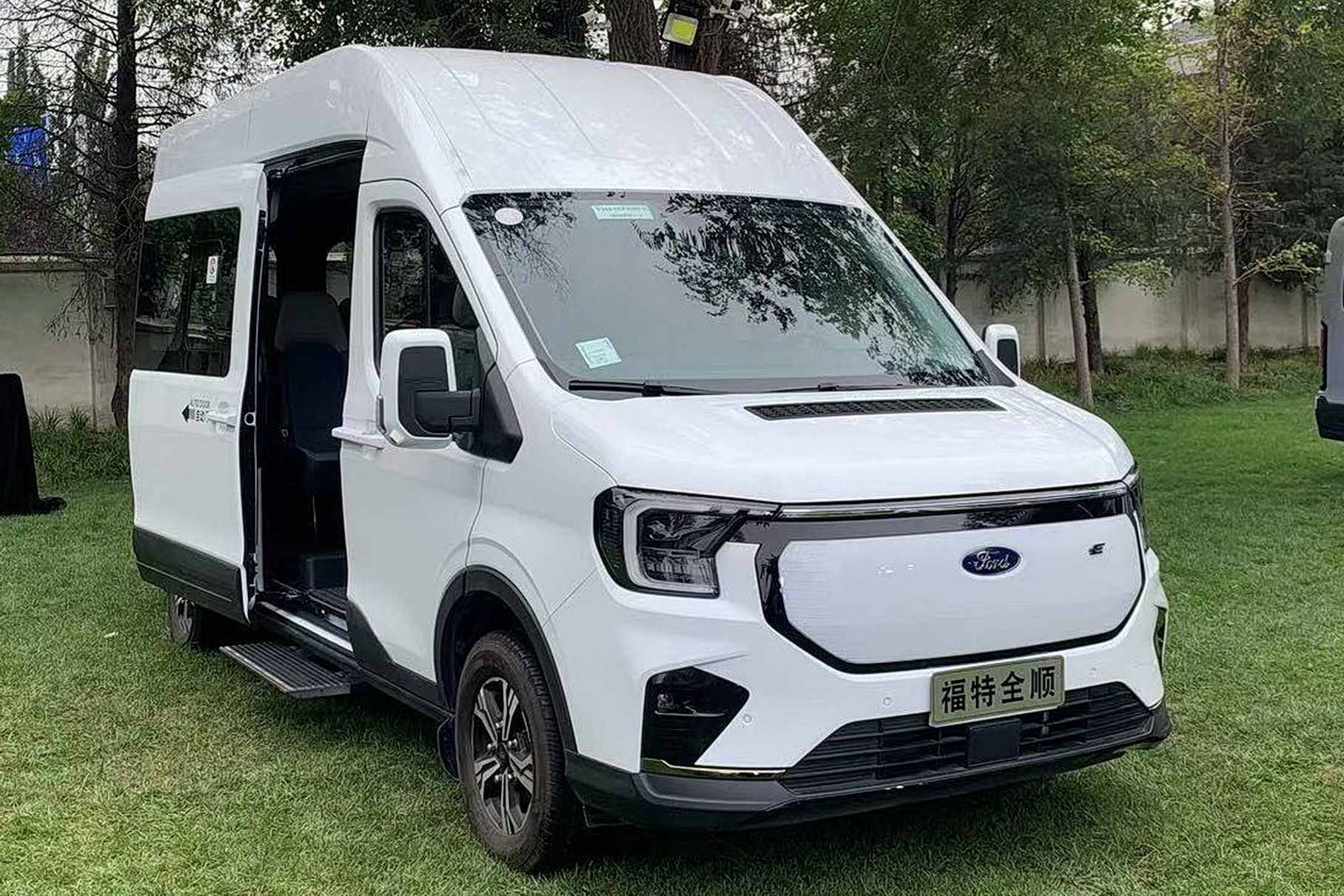 Представлен новый Ford Transit с дизайном в духе пикапа Ranger — Motor