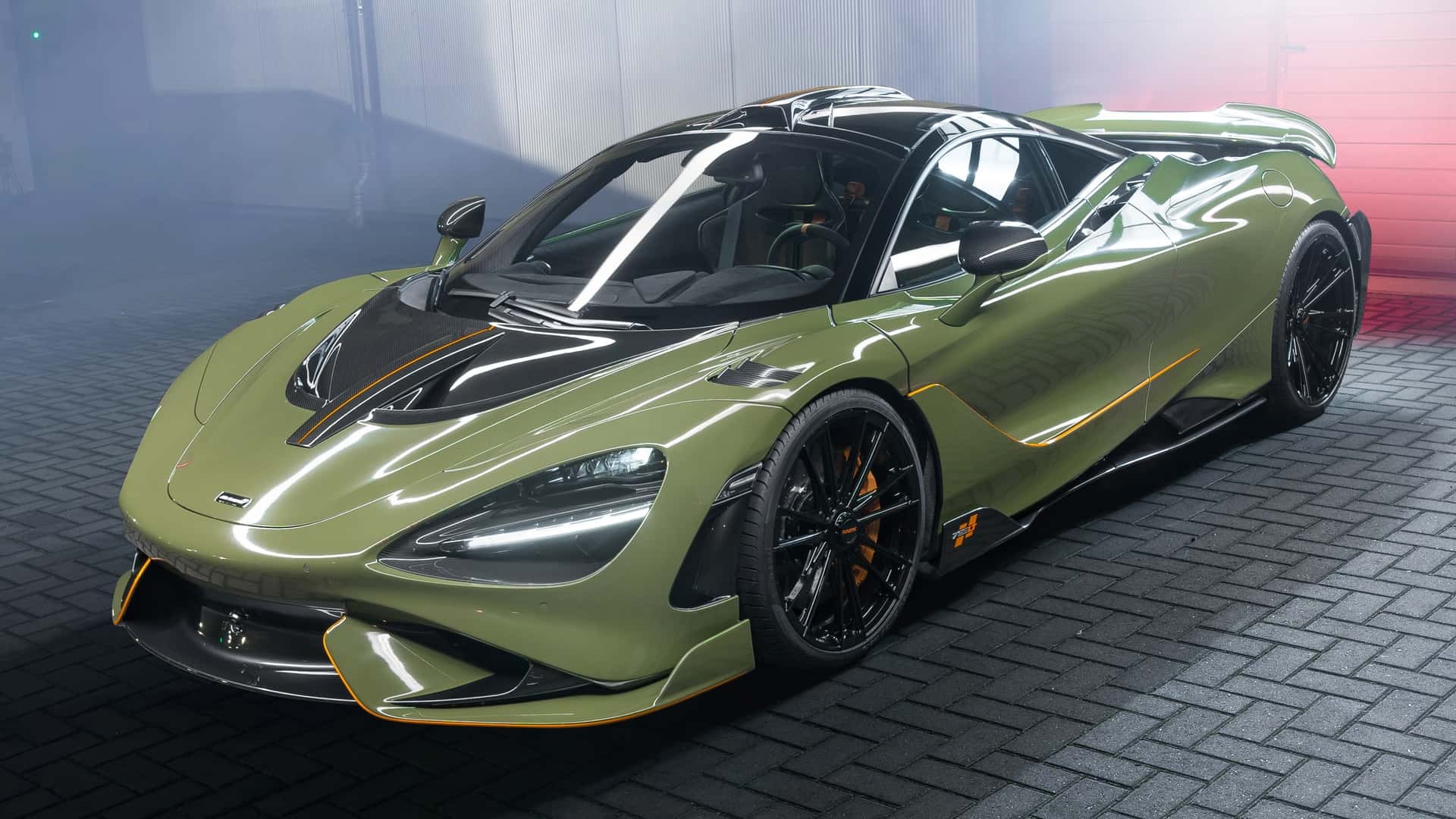 MCLAREN 765де в России