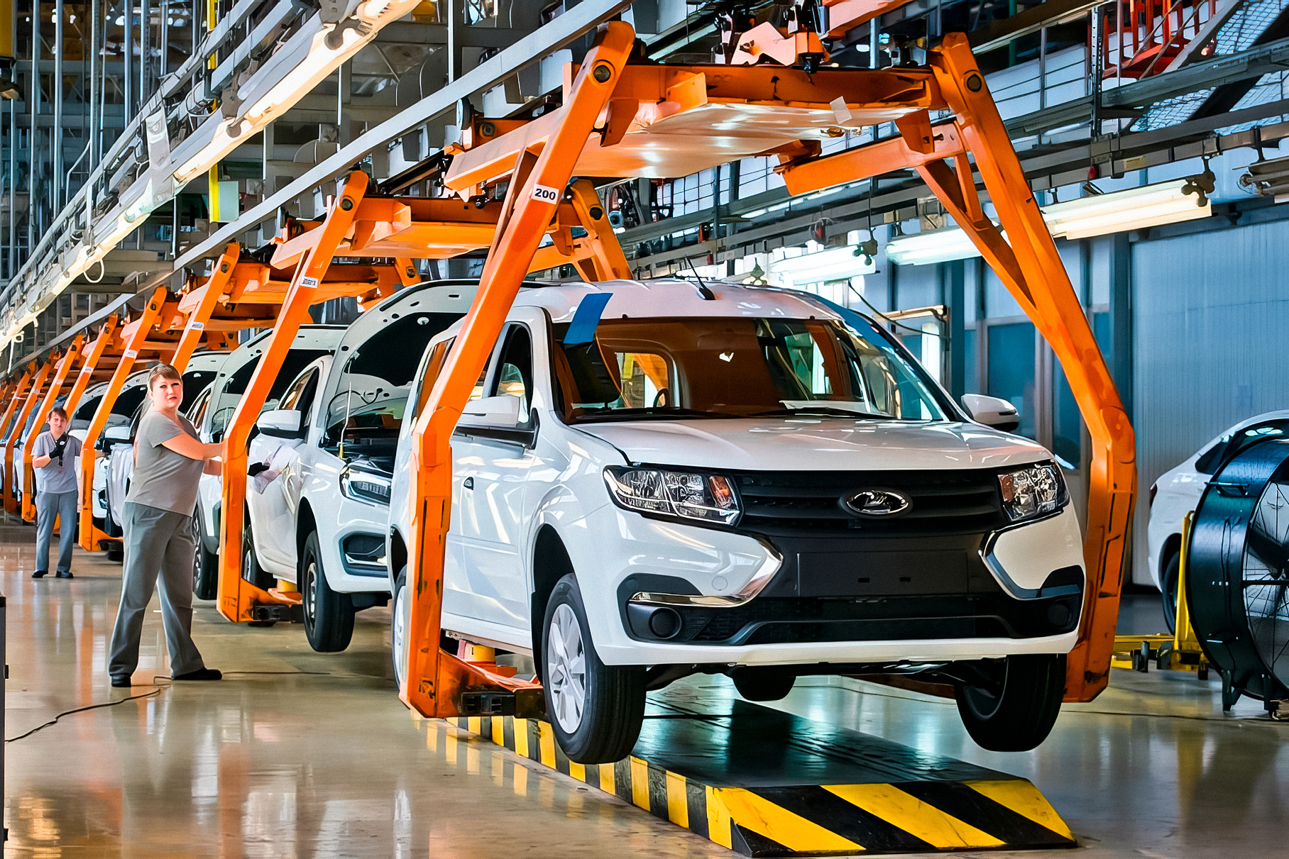 АвтоВАЗ перезапустил производство Lada Largus — Motor