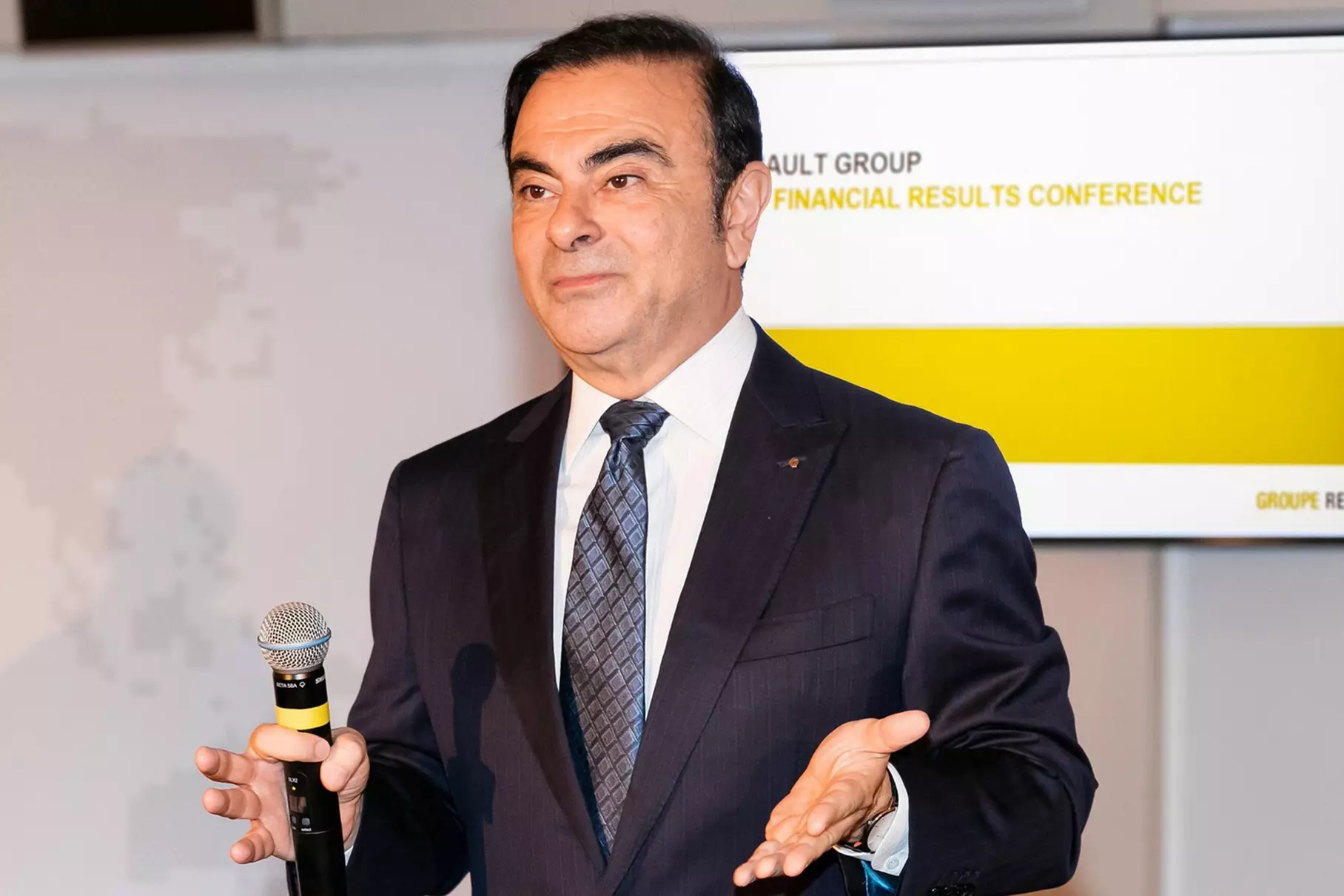 Фильм о побеге экс-главы Renault-Nissan выпустили с русскими субтитрами