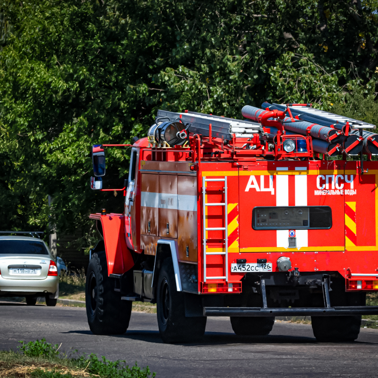 Пожарным могут разрешить таранить автомобили россиян — Motor