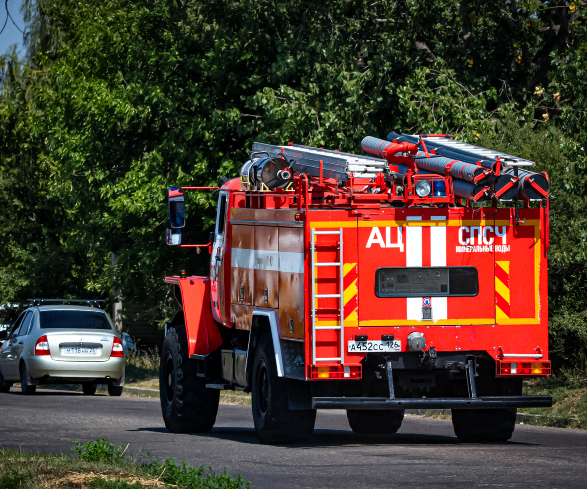 Пожарным могут разрешить таранить автомобили россиян — Motor