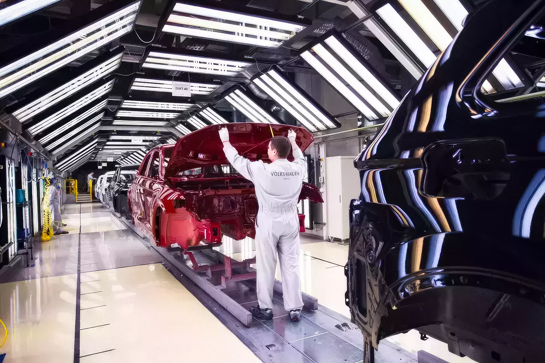 Рабочих Volkswagen в России попробуют переманить на другие заводы