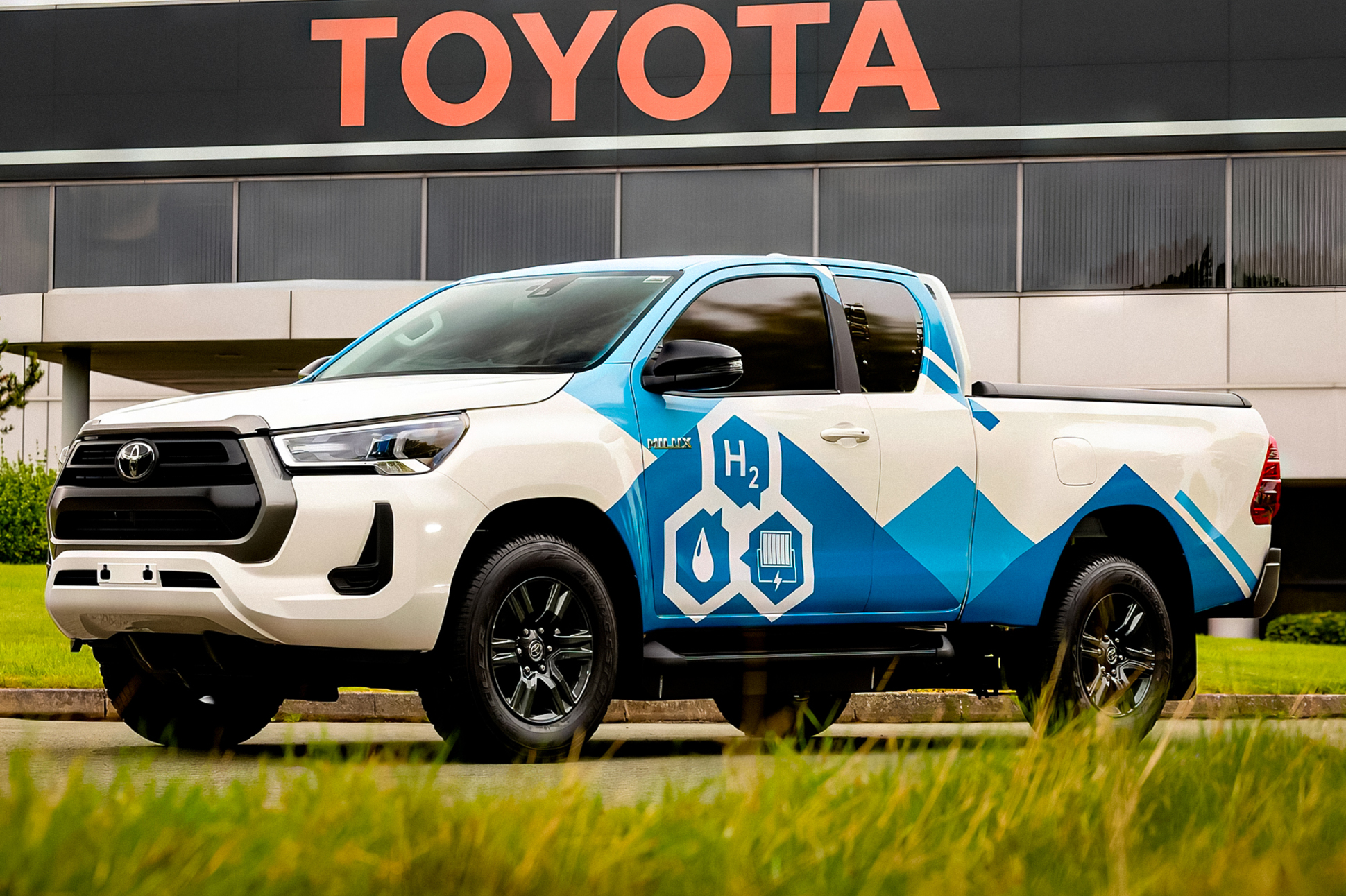 Toyota перевела пикап Hilux на другое топливо — Motor