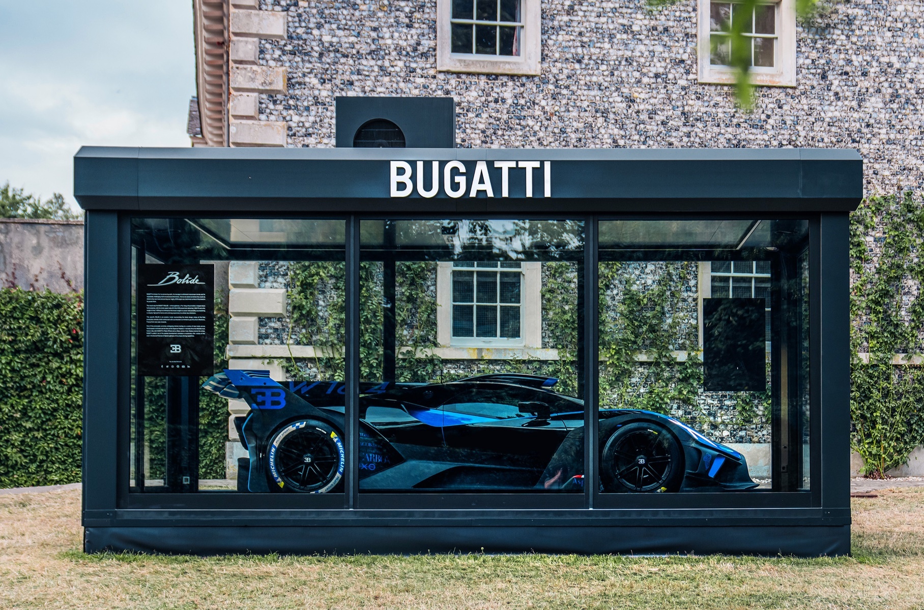 Трековый гиперкар Bugatti будет безопаснее спортпрототипов для «Ле-Мана» —  Motor