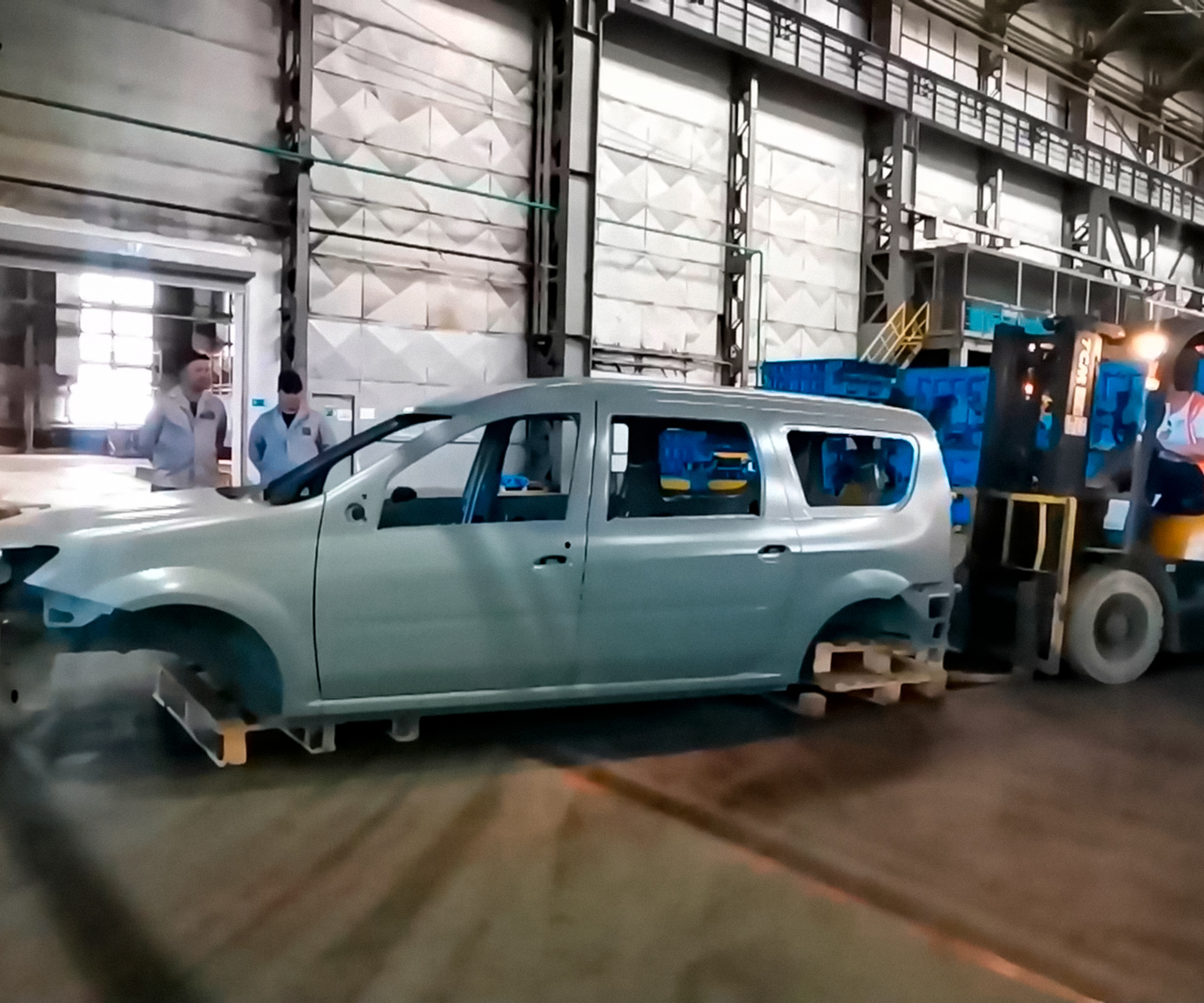 Появилось видео о переносе производства Lada Largus в Ижевск — Motor