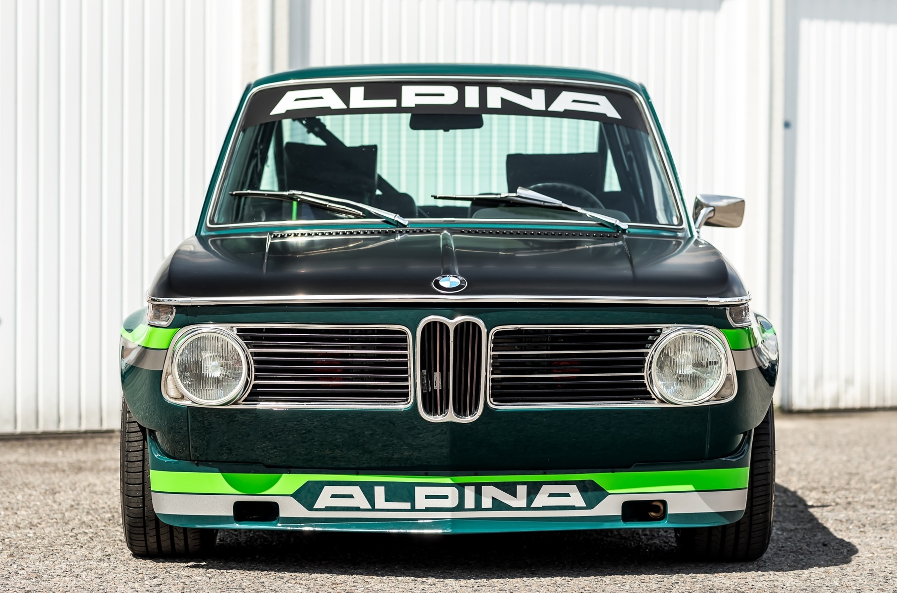 Ателье Manhart отреставрировало и улучшило Alpina 2002 tii из 70-х