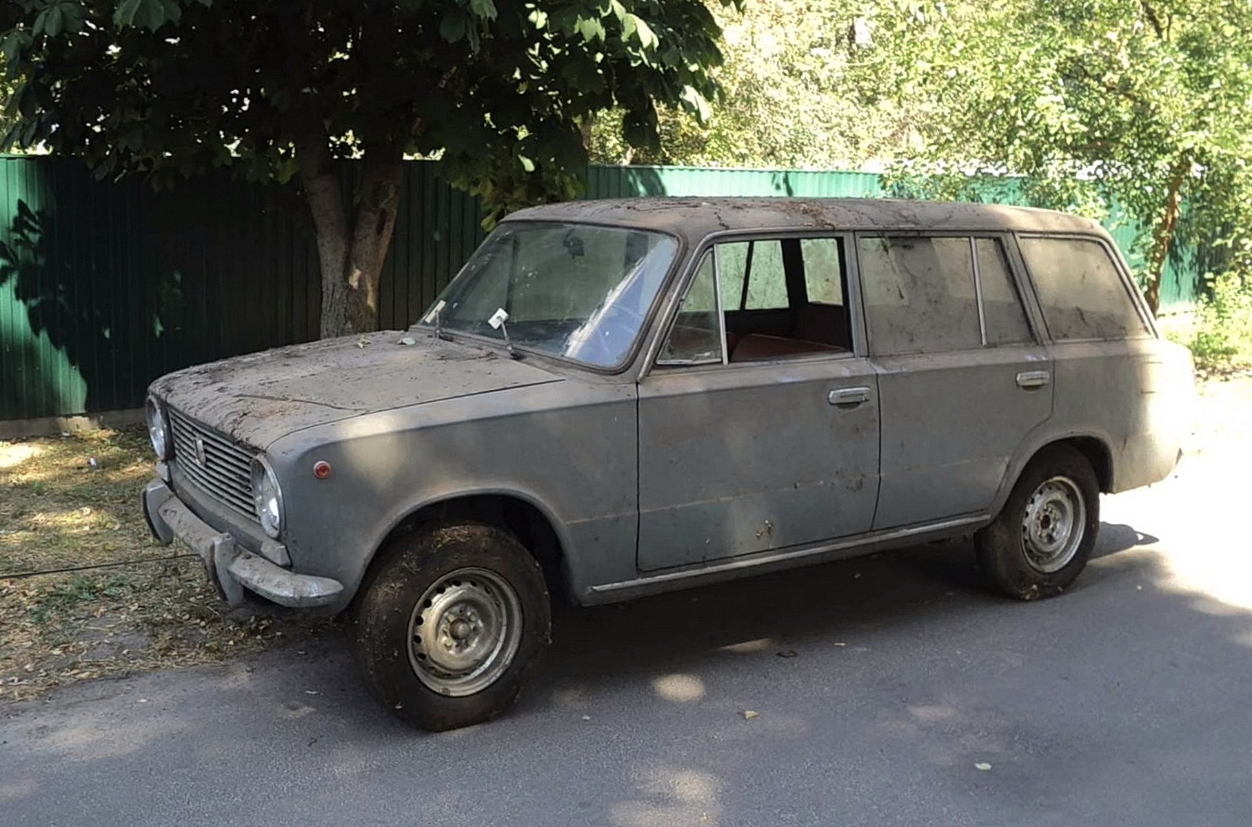 Под Киевом обнаружили новый ВАЗ-2102, простоявший в гараже 50 лет — Motor