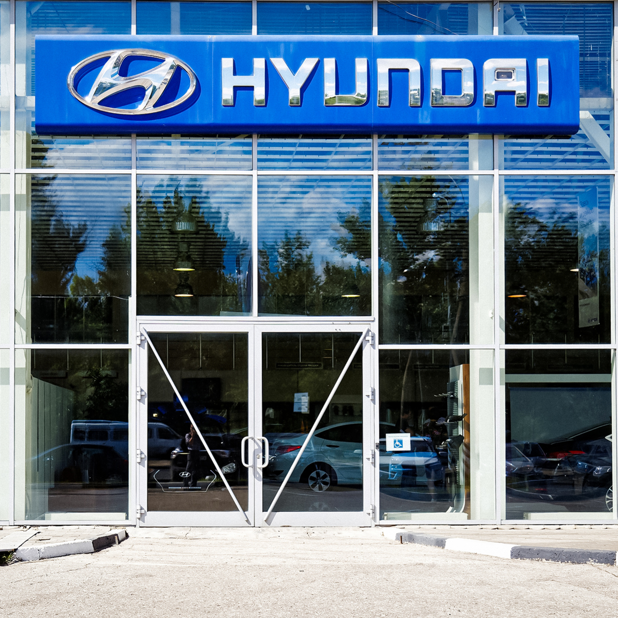 Дилеры Kia и Hyundai ответили на слухи об уходе из России — Motor