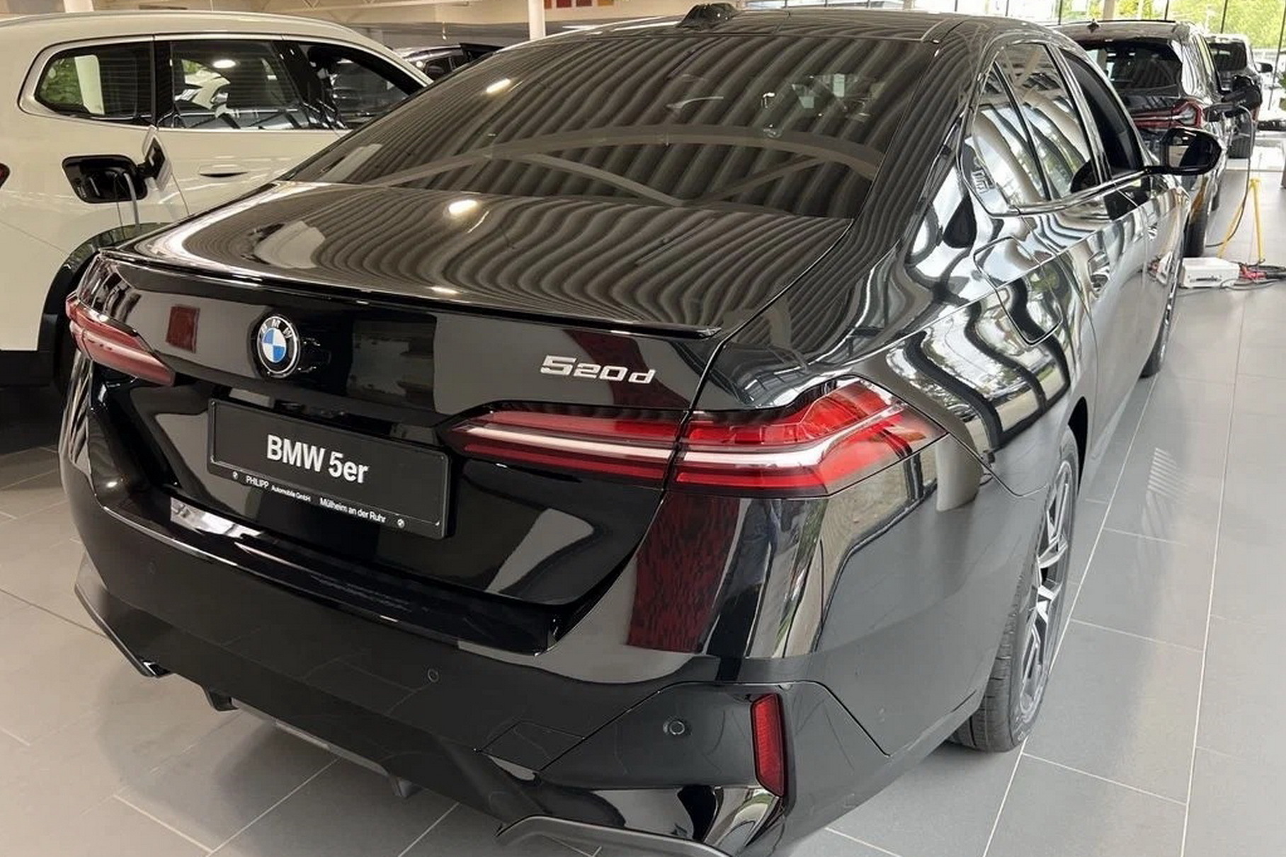     BMW 5-Series     Motor