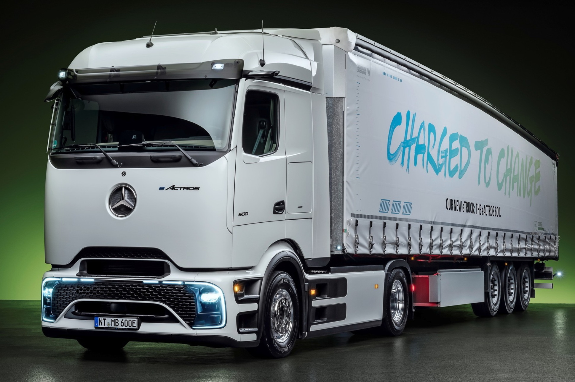 Представлен серийный магистральный электротягач Mercedes-Benz eActros —  Motor