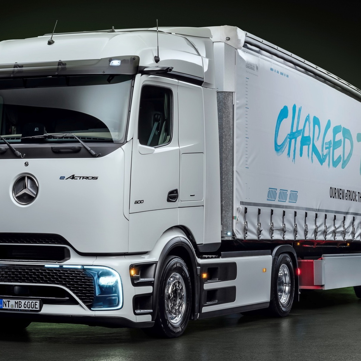 Представлен серийный магистральный электротягач Mercedes-Benz eActros —  Motor