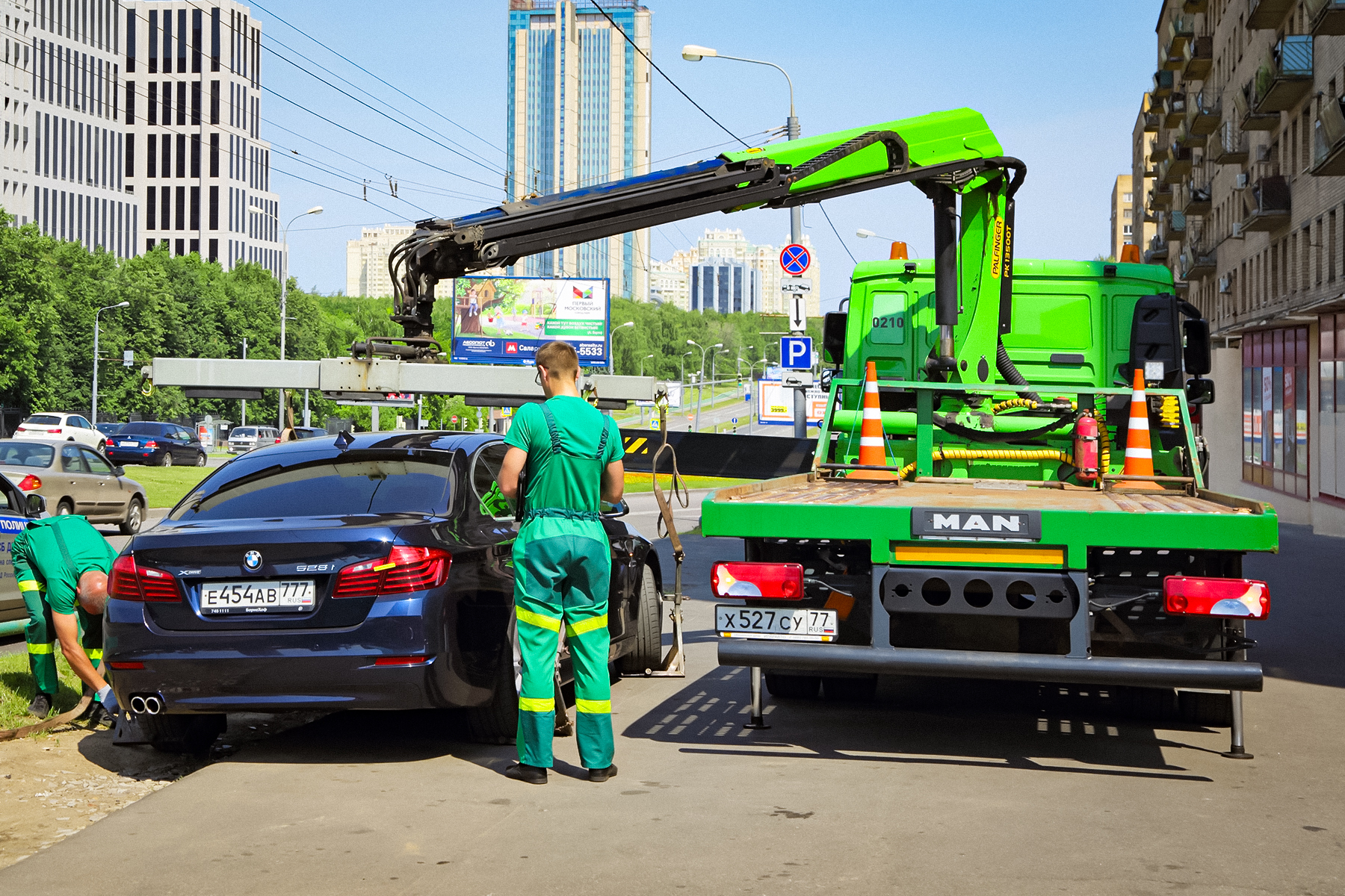 В России подорожала эвакуация неправильно припаркованных автомобилей | NEWS  MEDIA