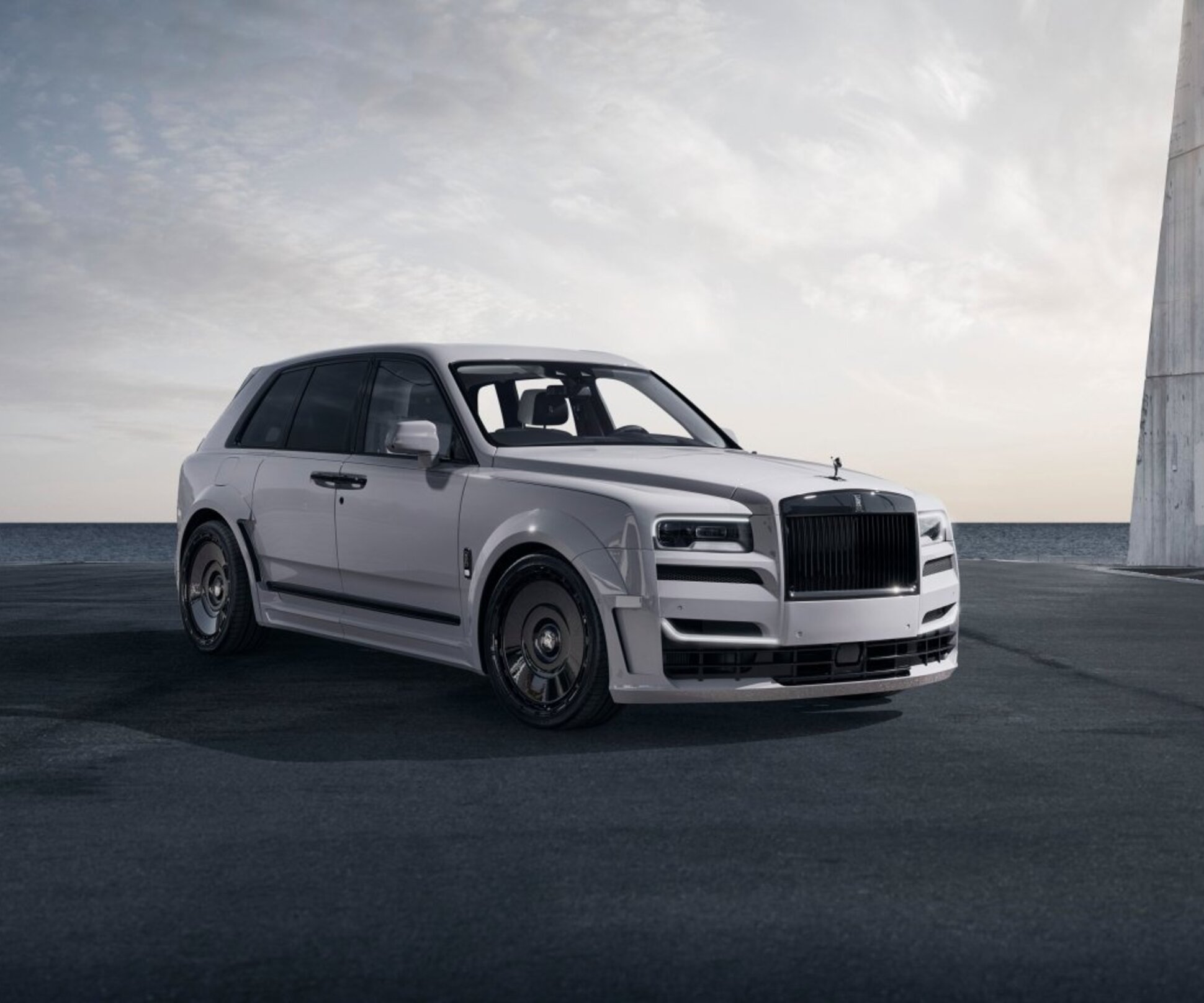 Посмотрите на очень широкий Rolls-Royce Cullinan от немецких тюнеров — Motor