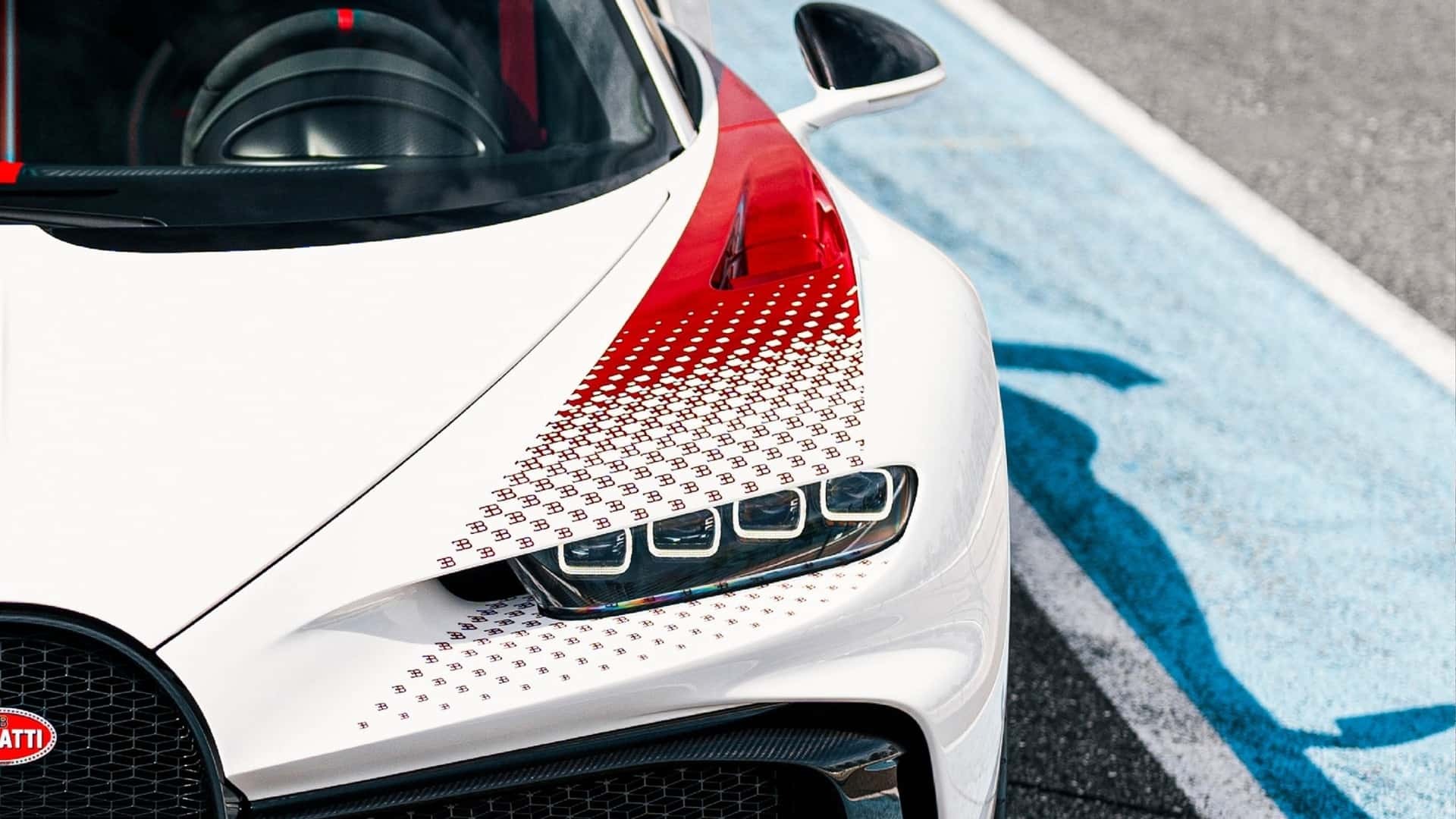 Bugatti сделала эксклюзивный красно-белый гиперкар Chiron Pur Sport