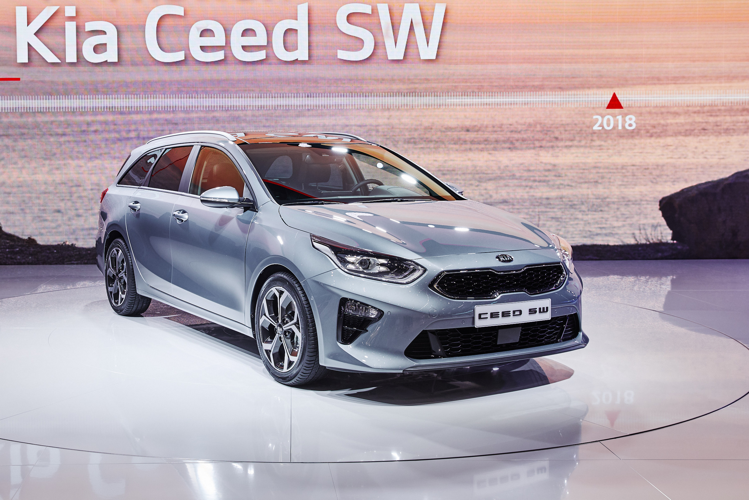 Универсал Kia Ceed: 600-литровый багажник и два новых двигателя — Motor