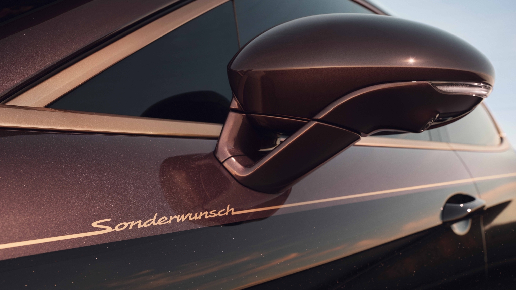 Porsche показала новую Panamera с позолоченным кузовом — Motor
