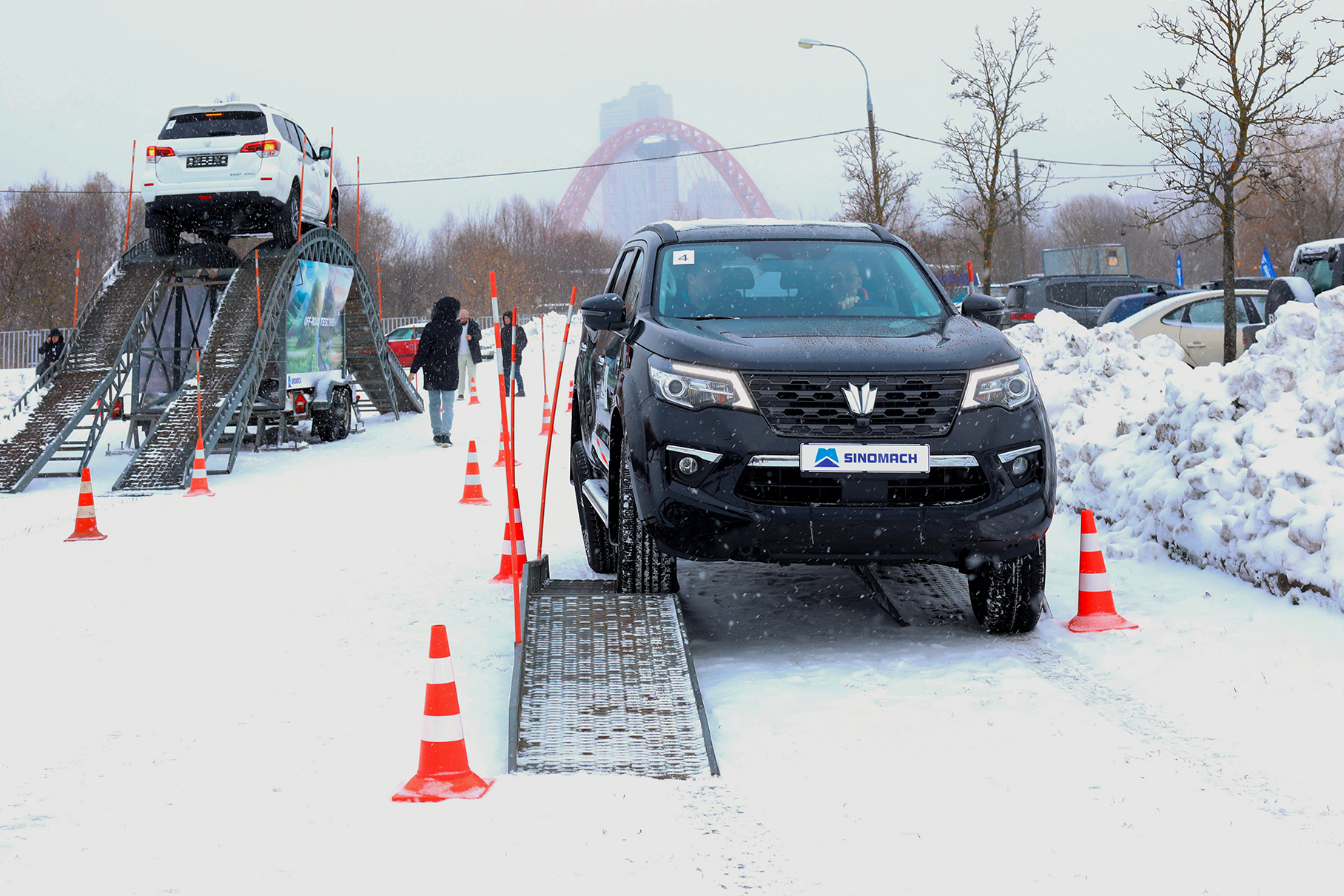 В России появился китайский кроссовер Oting Paladin на замену Pajero Sport