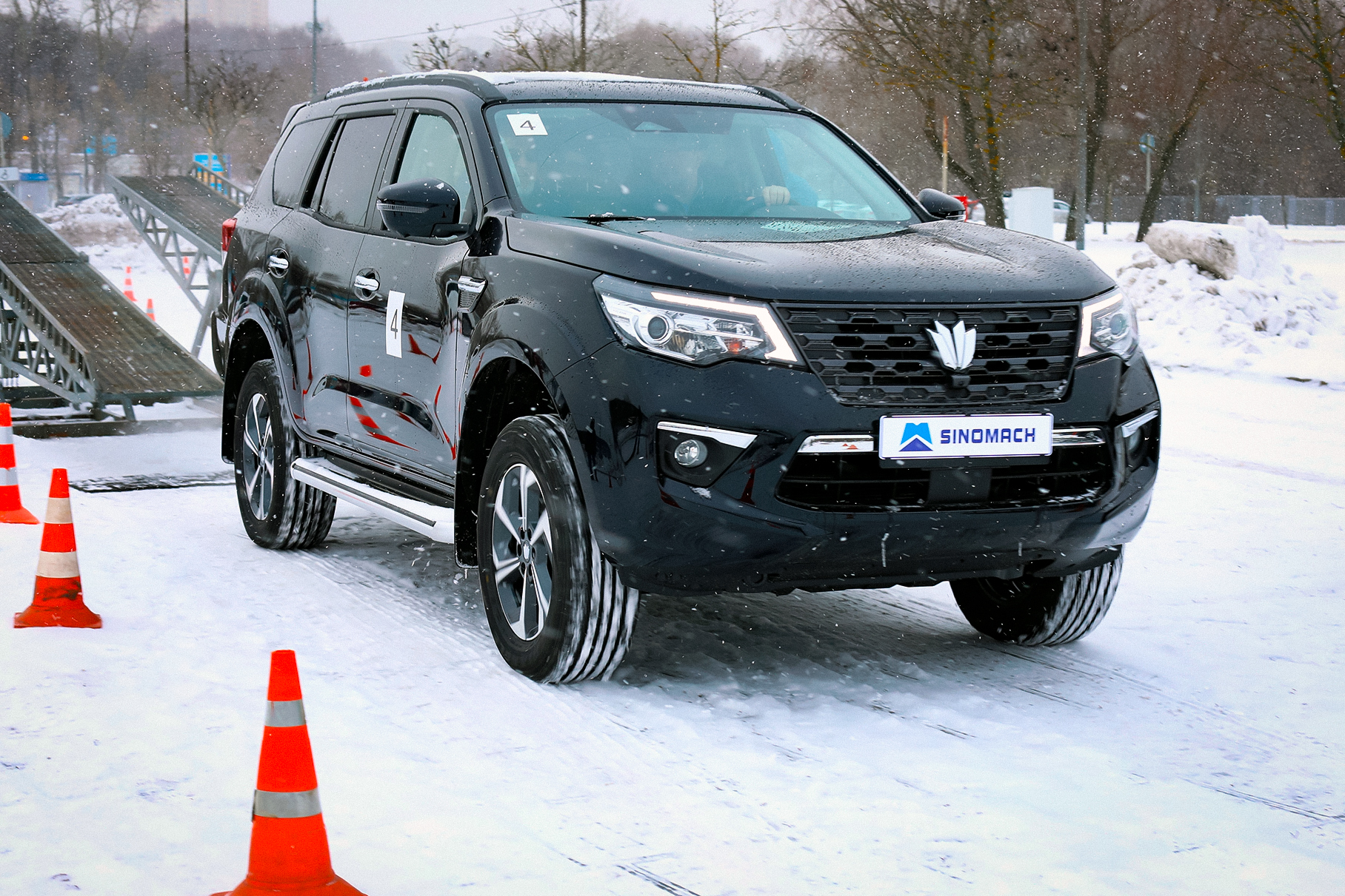 В России появился китайский кроссовер Oting Paladin на замену Pajero Sport