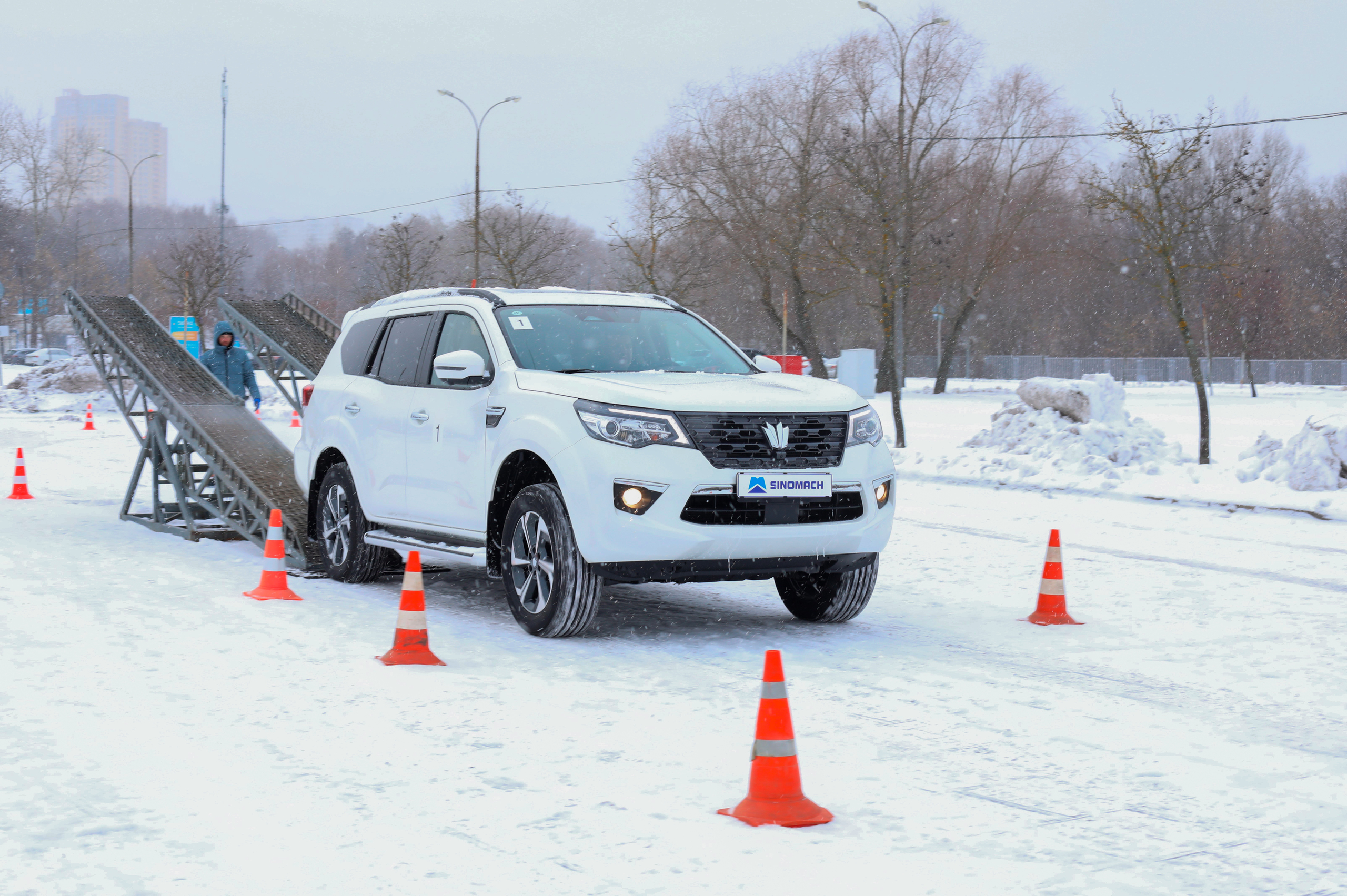 В России появился китайский кроссовер Oting Paladin на замену Pajero Sport