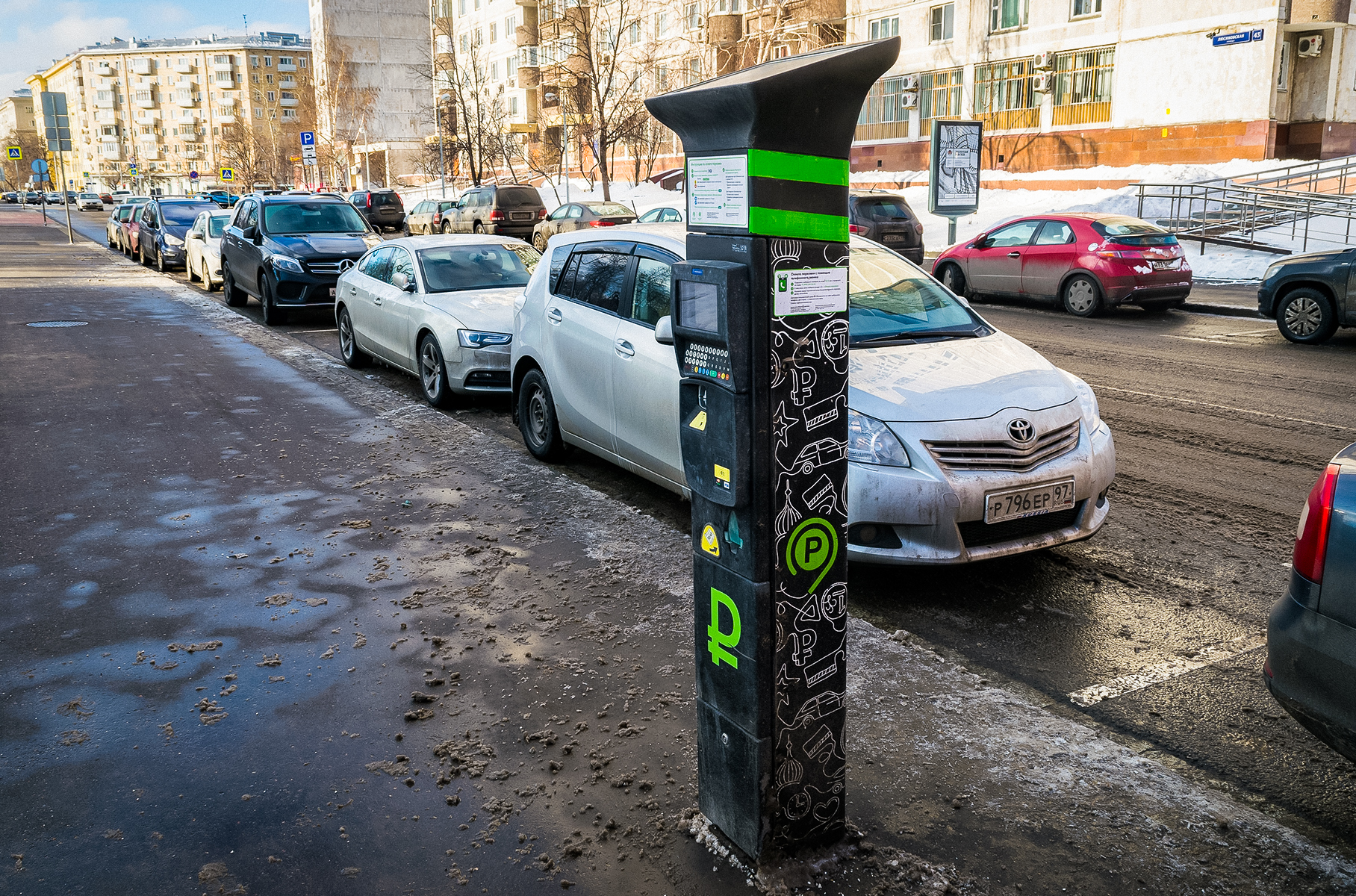 В российских городах перестали работать стационарные паркоматы, использующие иностранное ПО