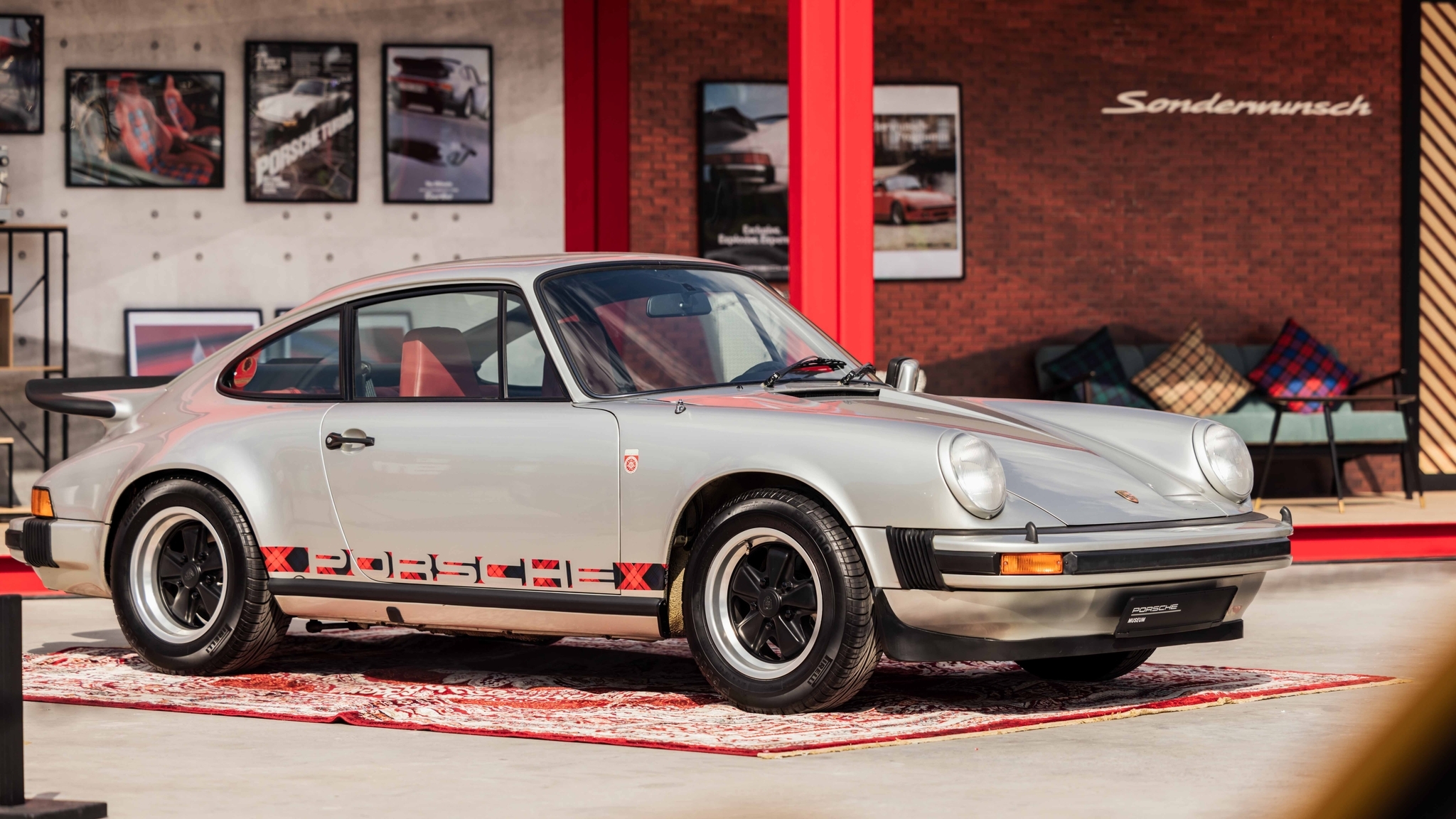 Porsche показала уникальное купе в честь первого экземпляра модели 911 Turbo