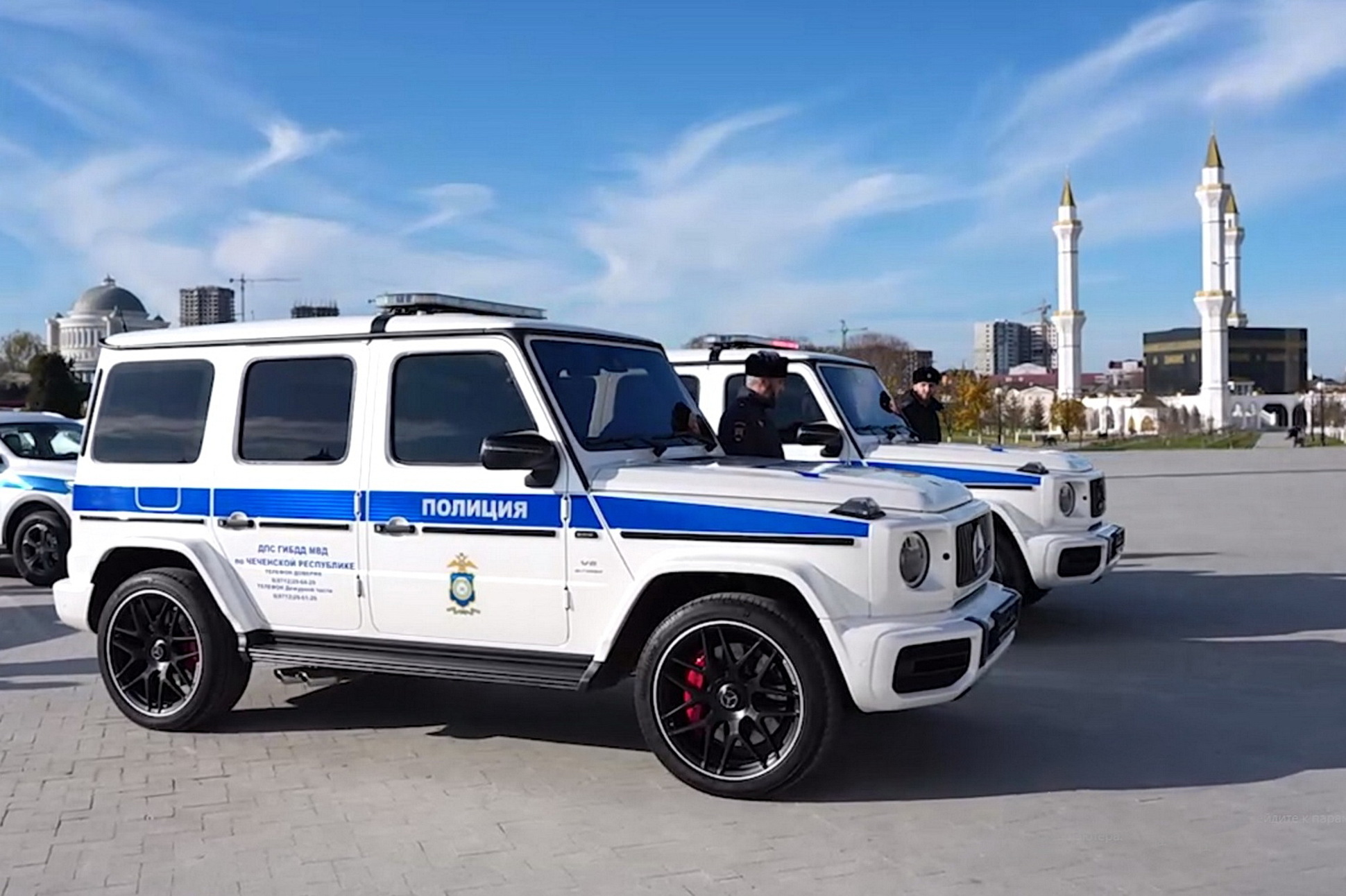 Видео: полиция Чечни получила новые Mercedes-AMG G 63 — Motor