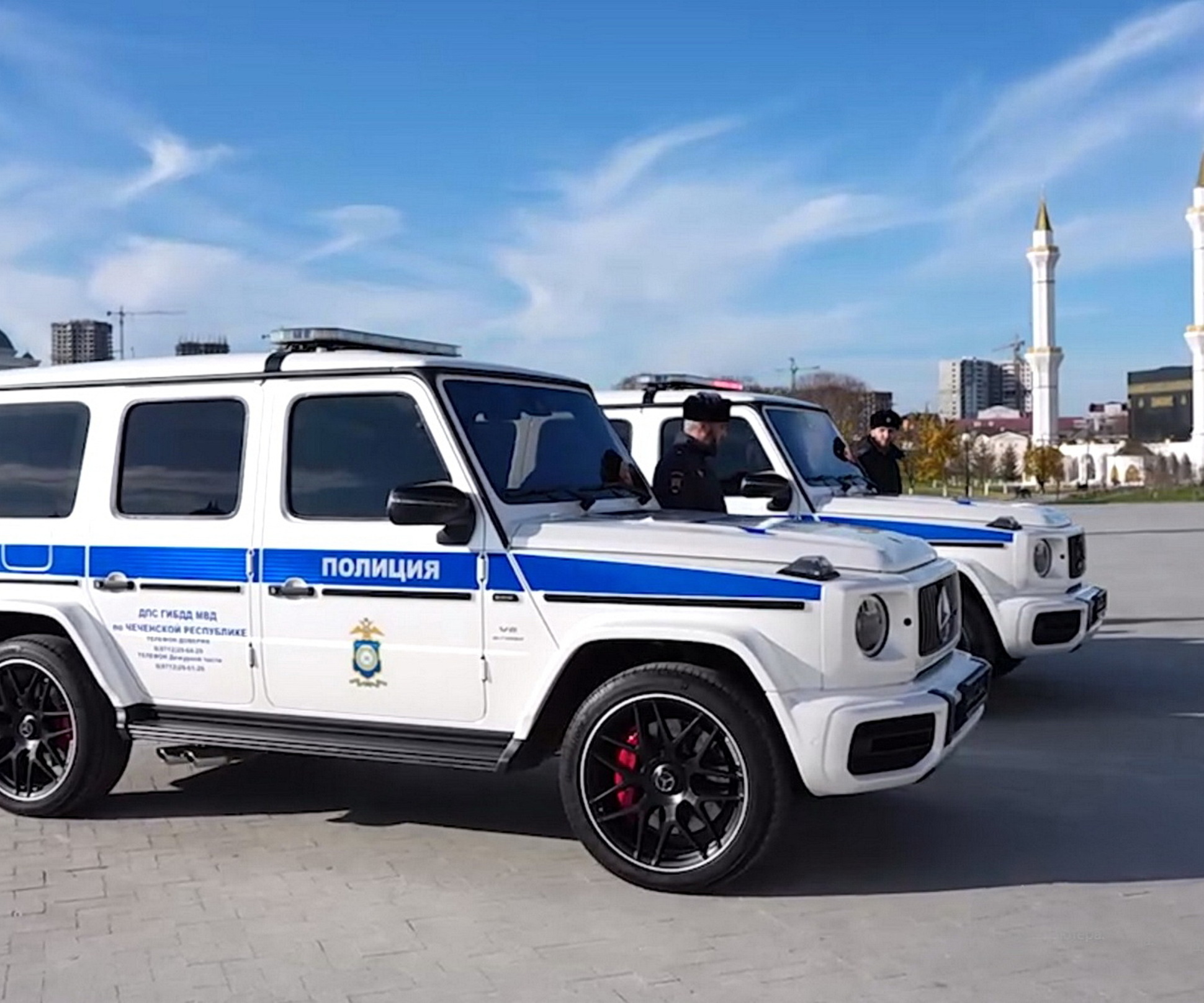 Видео: полиция Чечни получила новые Mercedes-AMG G 63 — Motor