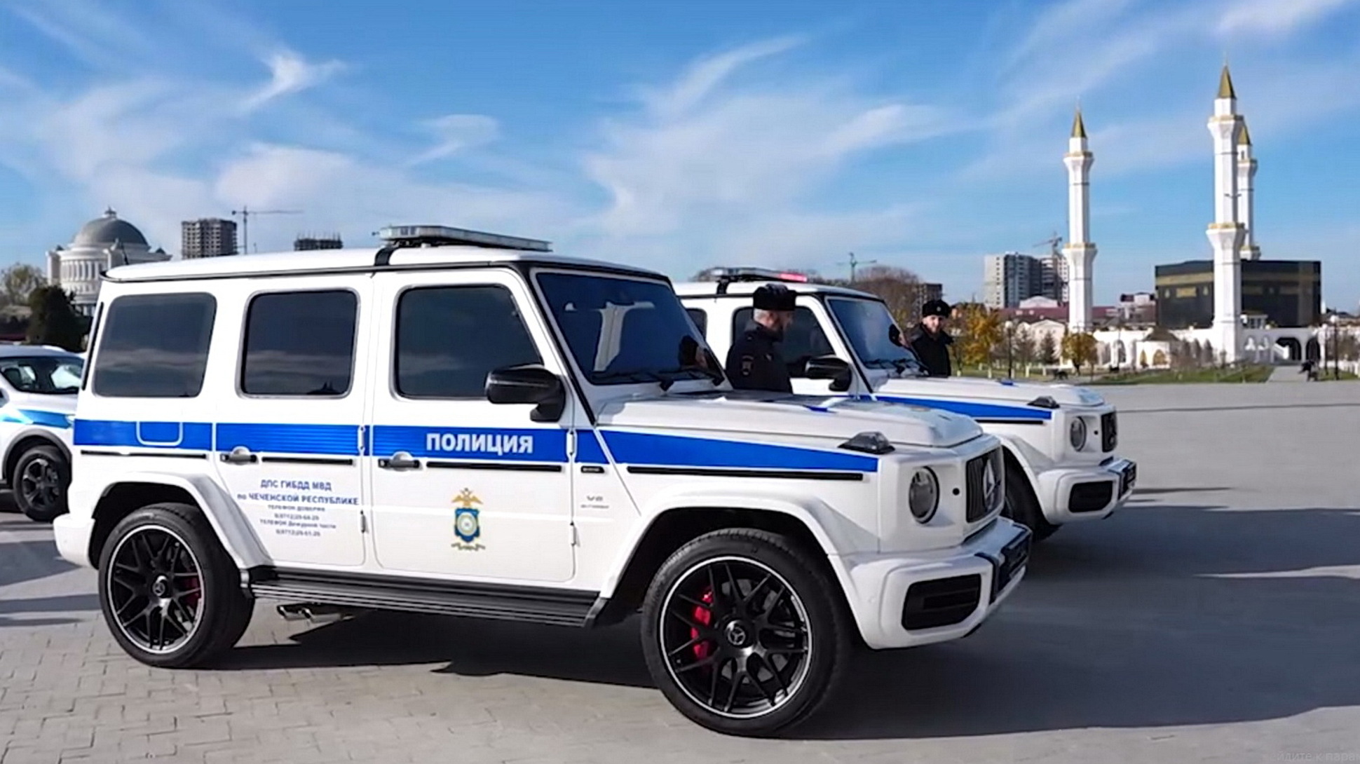 Видео: полиция Чечни получила новые Mercedes-AMG G 63 — Motor