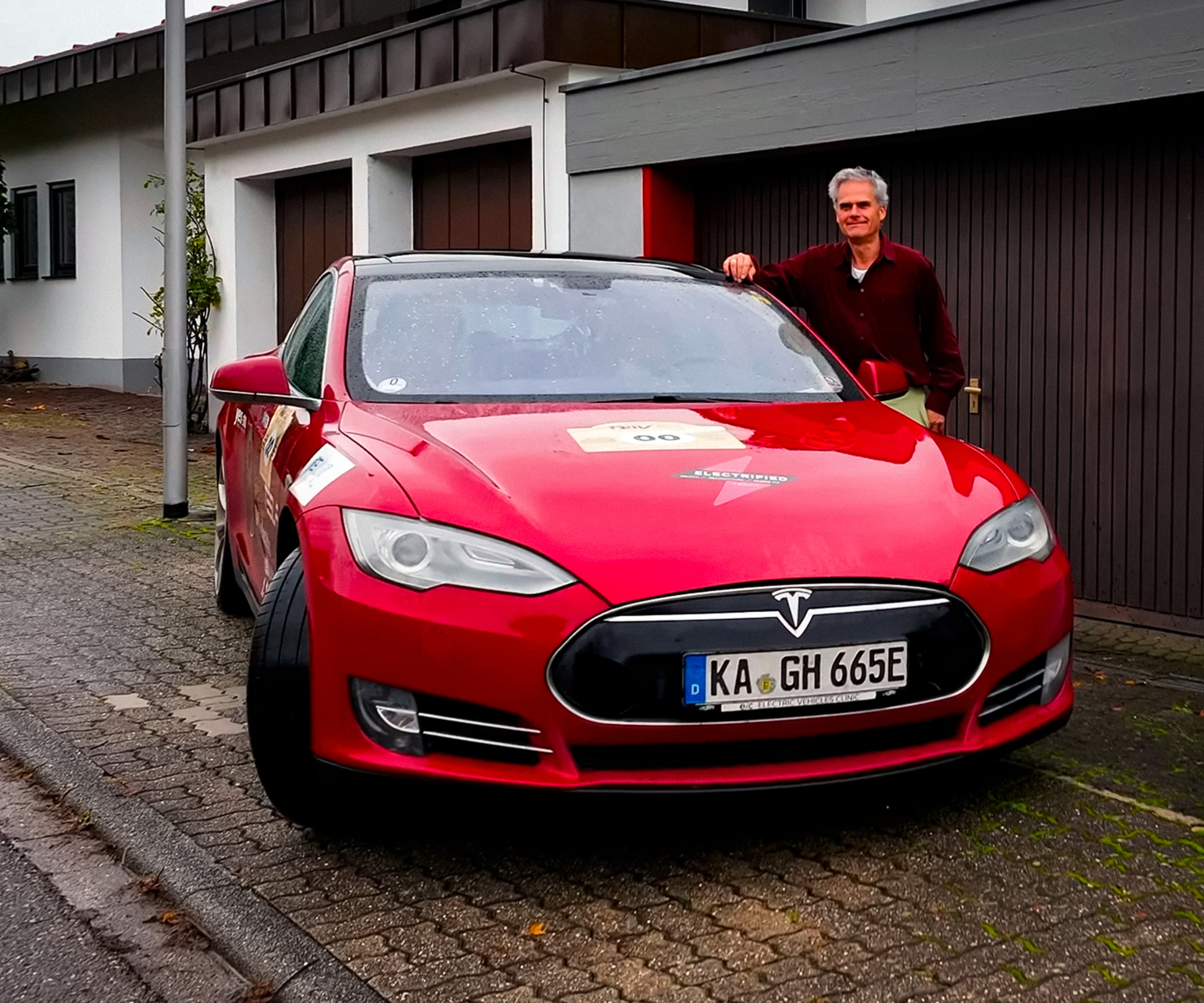 Владелец Tesla Model S проехал на электрокаре два миллиона километров,  сменив 13 моторов — Motor