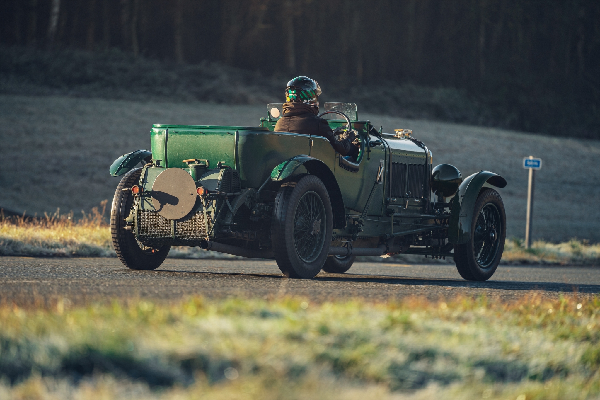 Реплика самой успешной в истории Bentley гоночной машины вышла на тесты -  Рамблер/авто