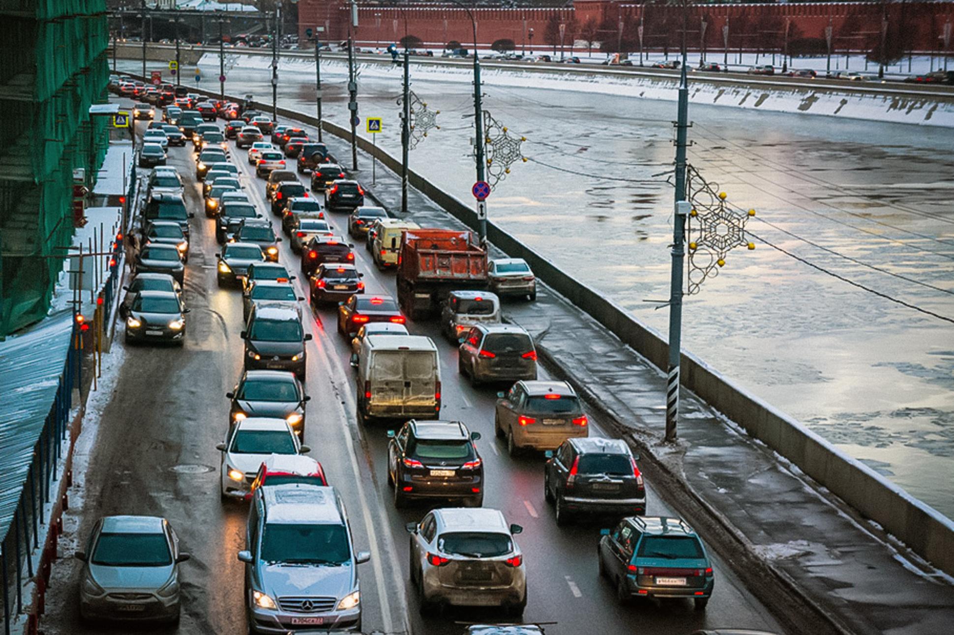 На дорогах Москвы стало меньше машин. И вот почему — Motor