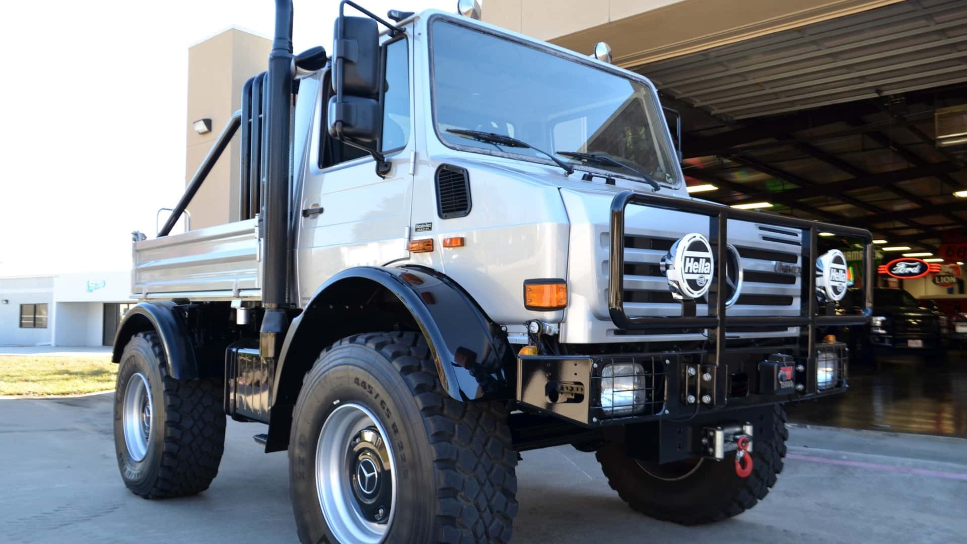 В продаже появился вездеход Unimog Арнольда Шварценеггера — Motor