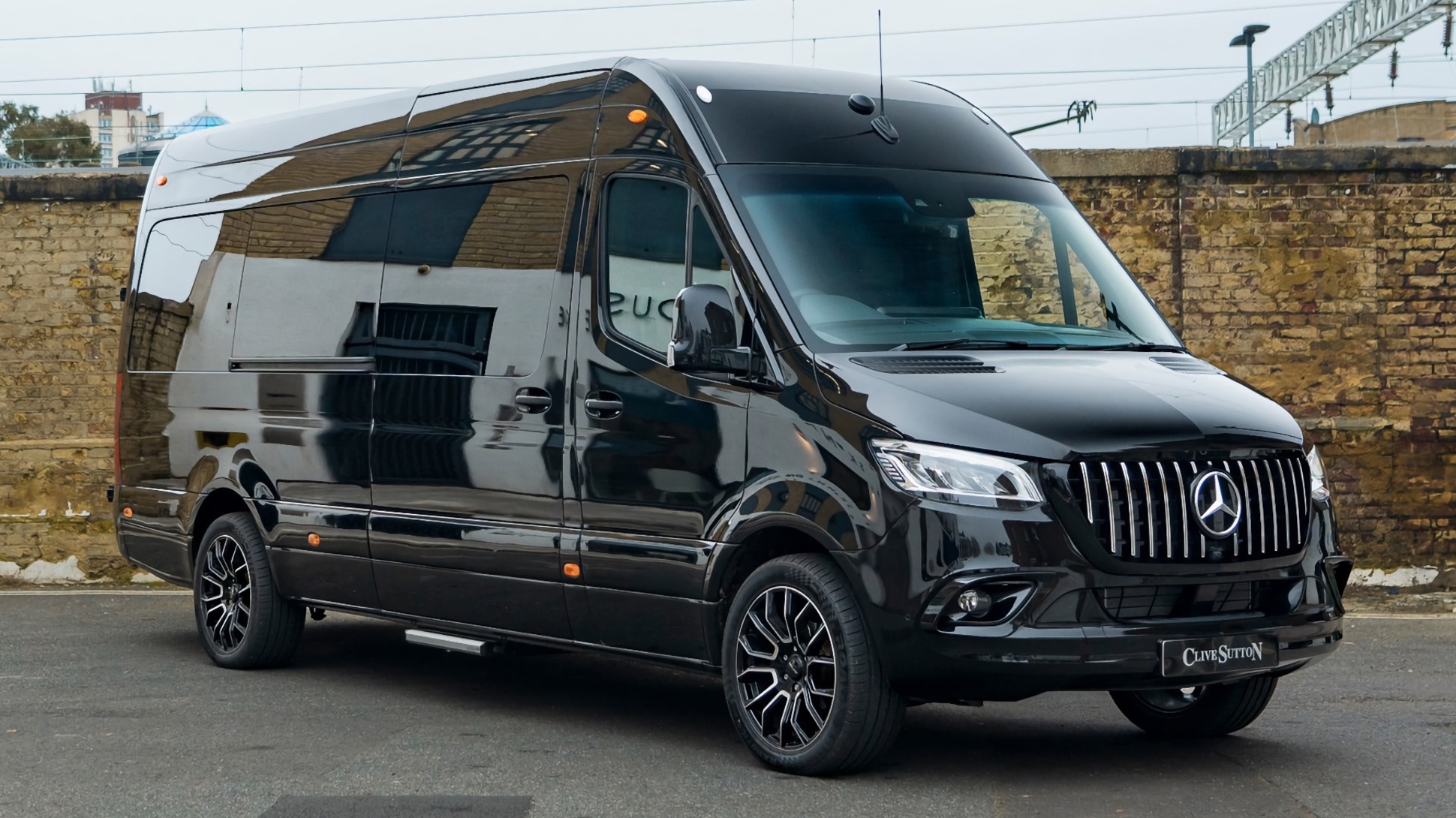 Black mercedes best sale benz van