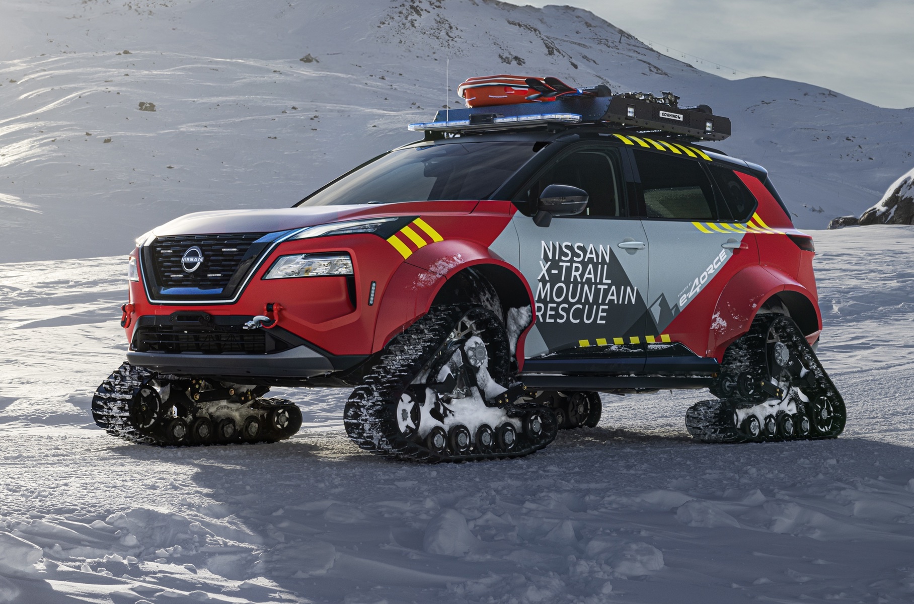 Nissan превратил X-Trail в скорую помощь на гусеницах — Motor