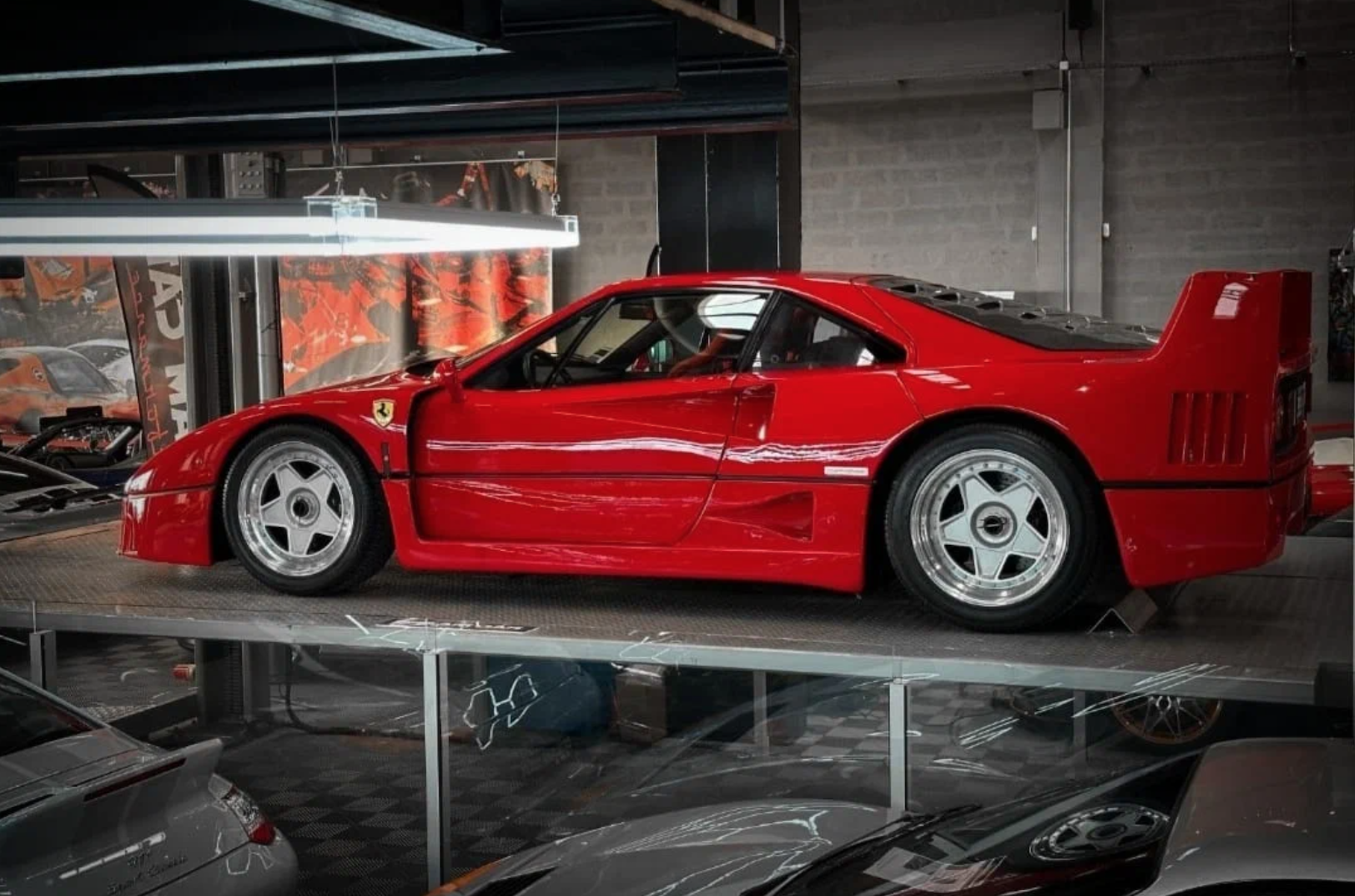 Дилер из Владивостока продает культовую Ferrari F40 1992 года за 300 миллионов рублей