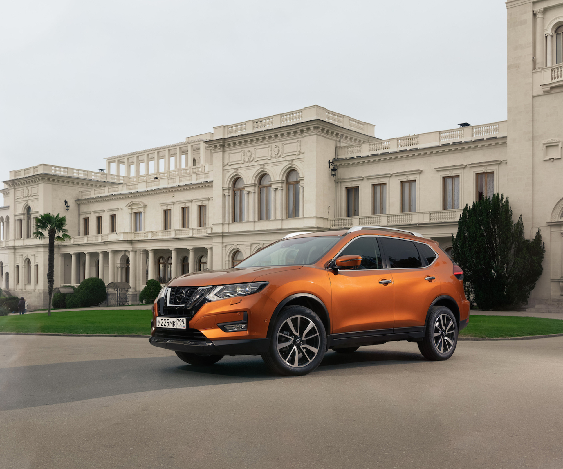 В России возобновили продажи Nissan X-Trail отечественной сборки — Motor