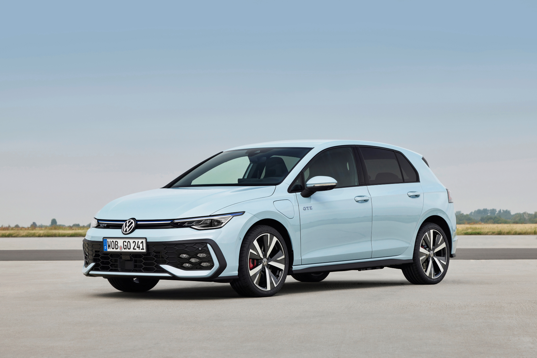 Volkswagen Golf обновился, стал «умнее» и мощнее — Motor