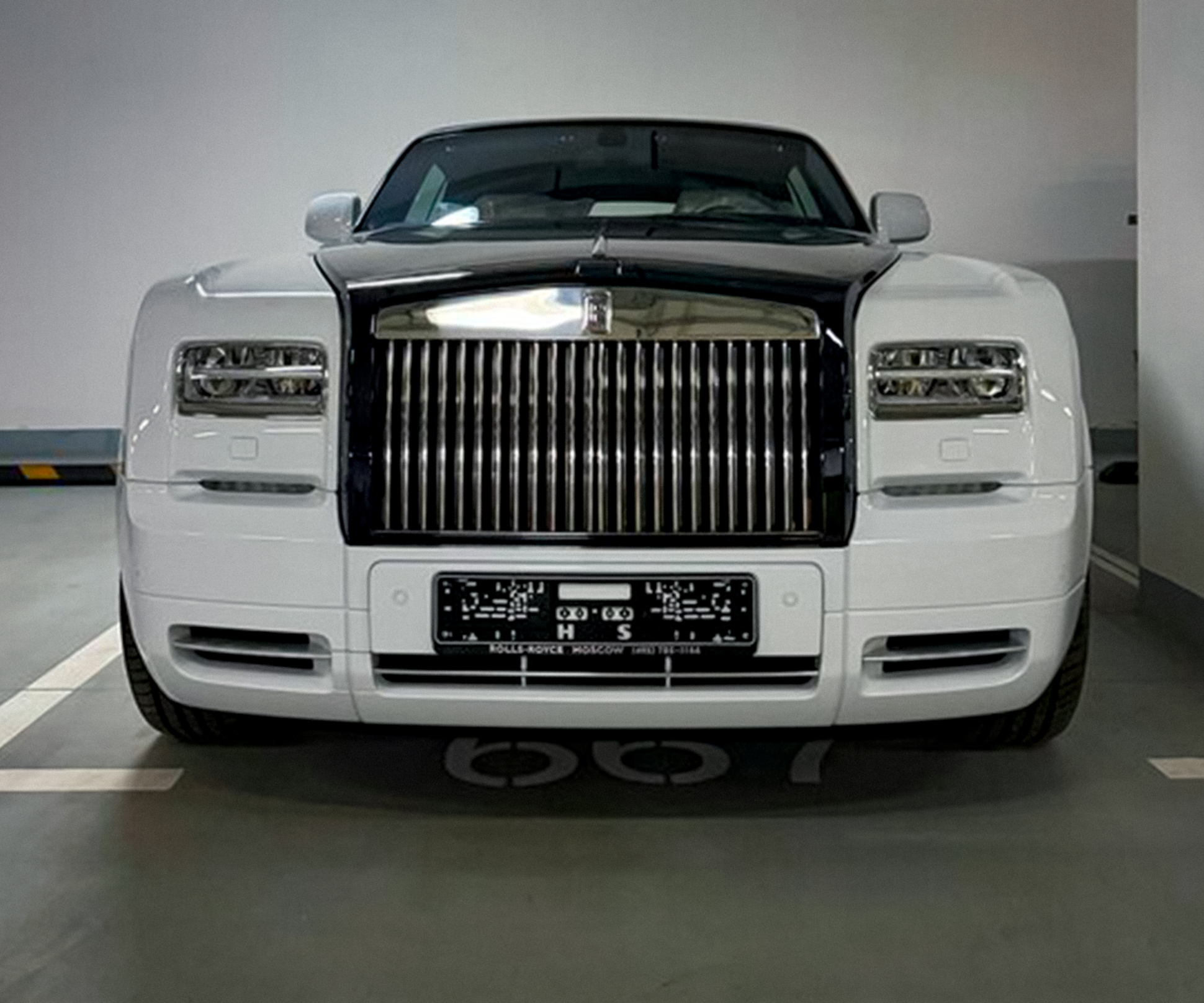 В Москве продают редчайший Rolls-Royce Phantom без пробега. Очень дорого —  Motor