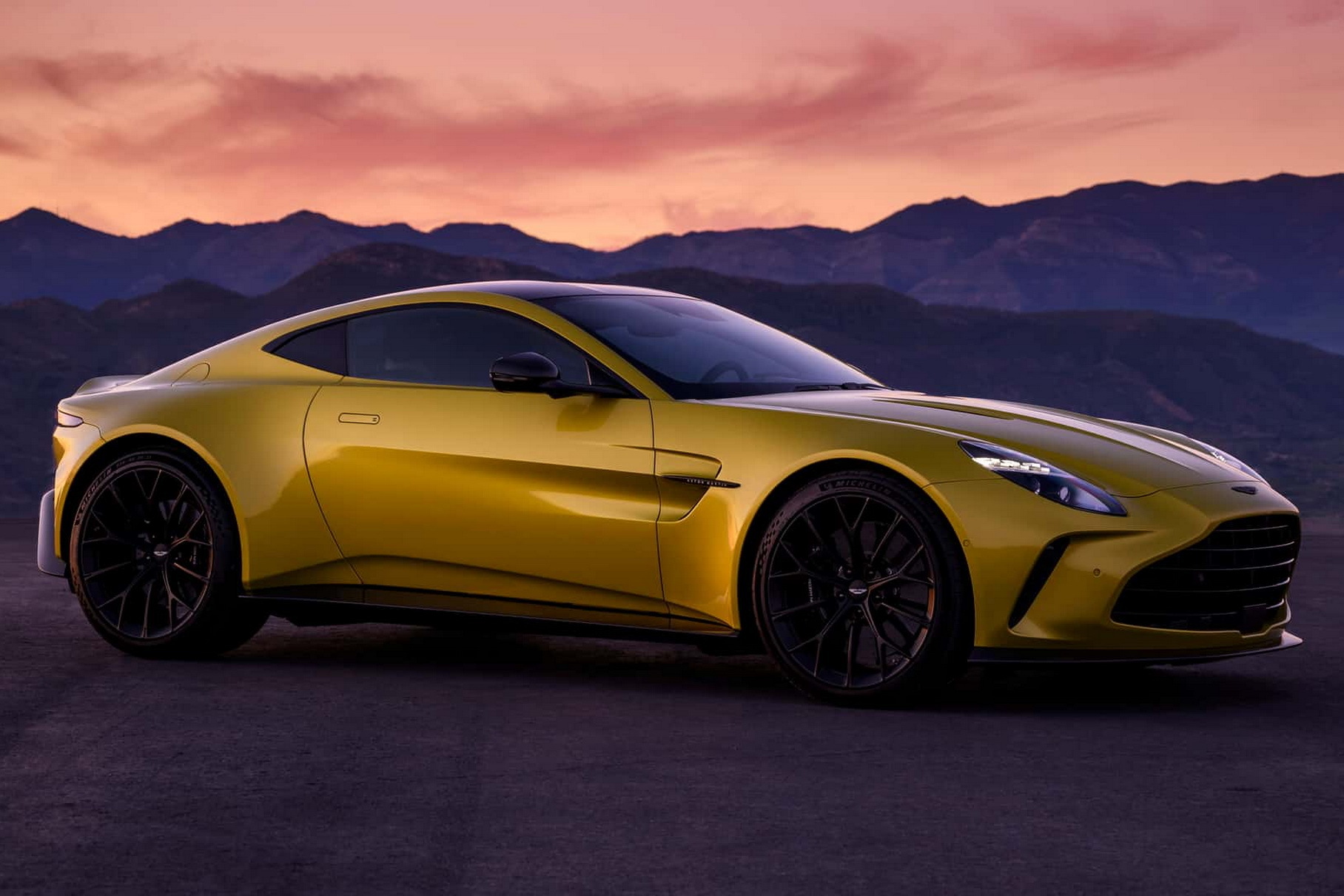 Обновленный суперкар Aston Martin Vantage: 665 сил и другой салон — Motor